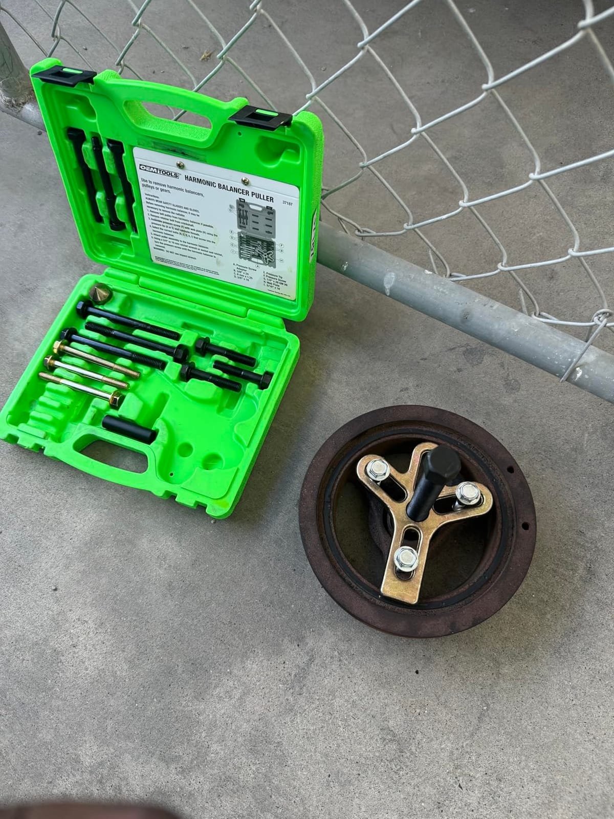OEMTOOLS 37187 Harmonic Balancer Puller Kit Removes Harmonic Balancers | Puller Tool for Use with GM 3300 & 3800 V6 Engines, Includes Metric and SAE Bolts, Storage Case, Heat-Treated Steel customer photo 2