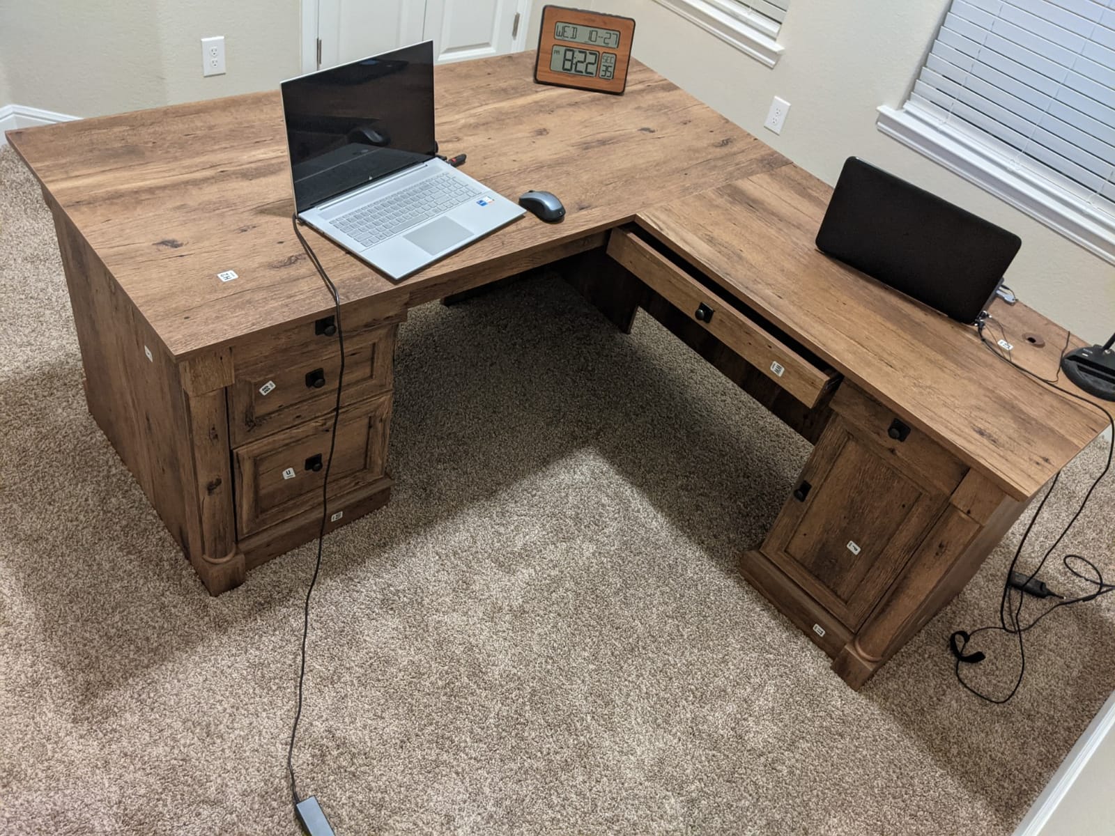 Sauder Palladia L Shaped Desk with Drawers, Office Desk with File Cabinet Storage, Cable Management, Keyboard Tray, in Split Oak finish customer photo 1
