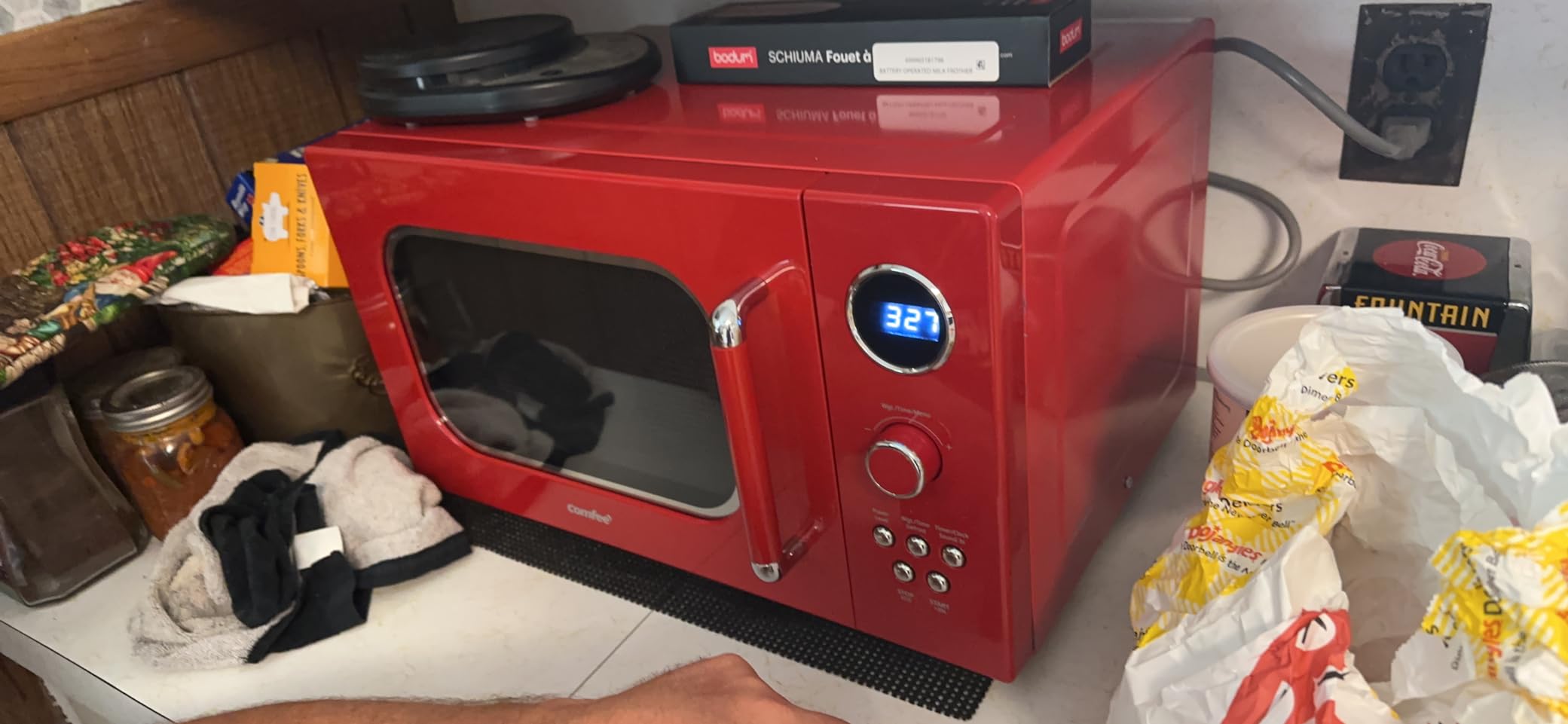 COMFEE' CM-M093ARD Retro Microwave with 9 Preset Programs, Fast Multi-stage Cooking, Turntable Reset Function, Mute Function, ECO Mode, LED digital display, 0.9 cu.ft, 900W, Red customer photo 1