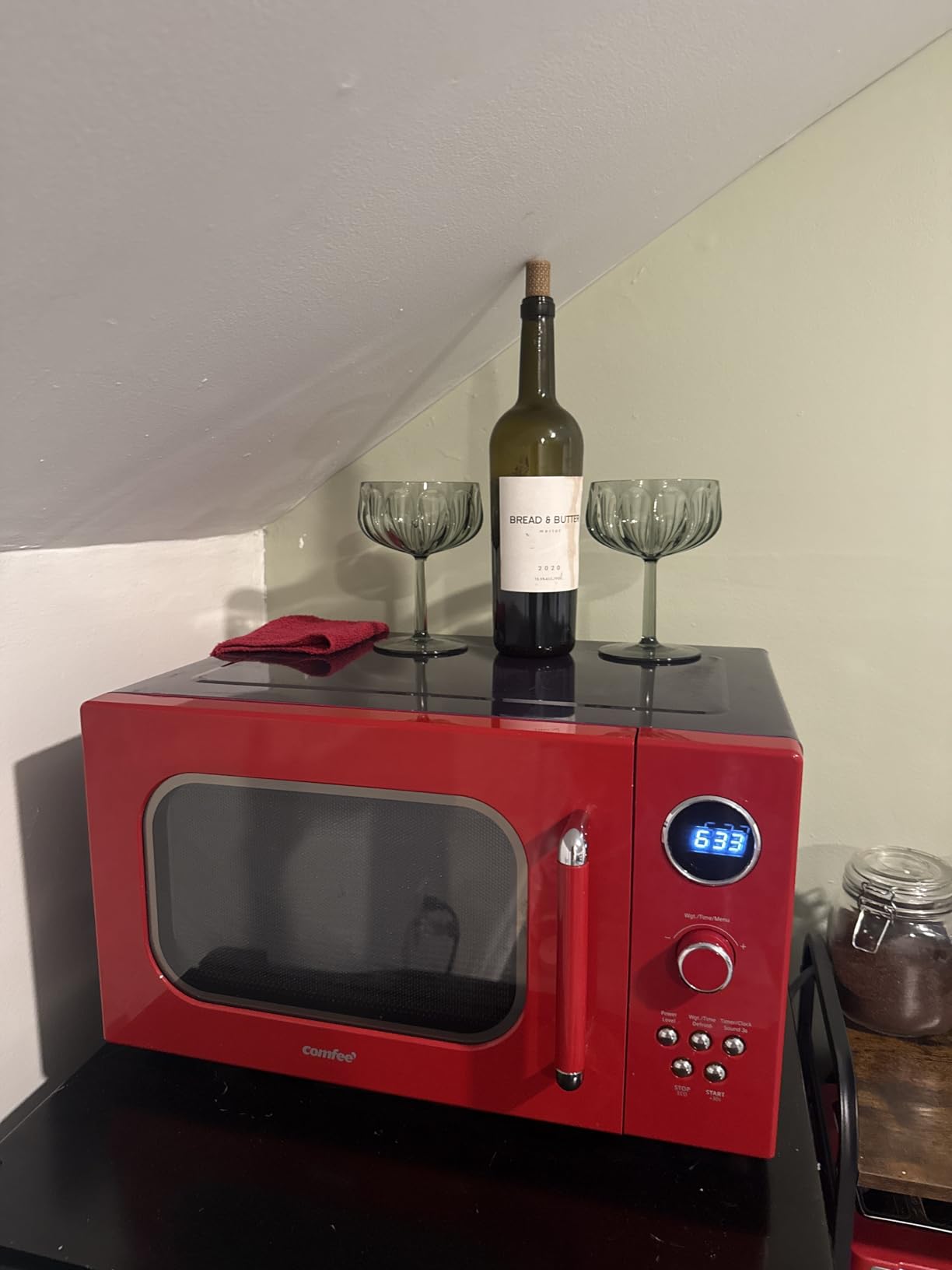COMFEE' CM-M093ARD Retro Microwave with 9 Preset Programs, Fast Multi-stage Cooking, Turntable Reset Function, Mute Function, ECO Mode, LED digital display, 0.9 cu.ft, 900W, Red customer photo 2
