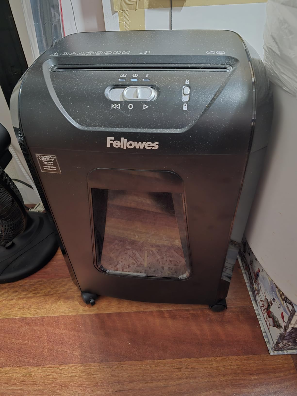 Fellowes 14C10 14-Sheet Cross-Cut Home Office Paper Shredder customer photo 2