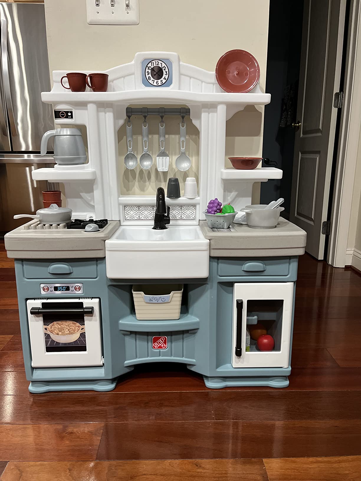 Step2 Timeless Trends Kids Kitchen Playset, Indoor/Outdoor Kitchenette, Interactive Play with Lights and Sounds, Made of Durable Plastic, Includes 21 Piece Toy Accessories, for Toddlers 2+ Years Old customer photo 1