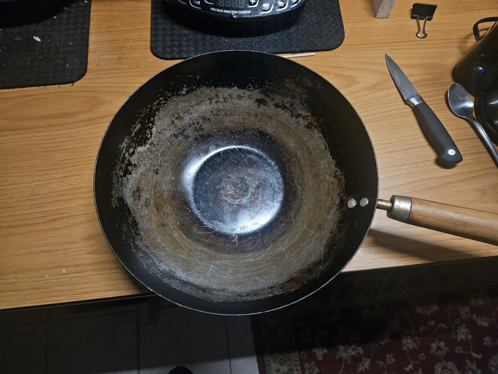 Craft Wok Flat Hand Hammered Carbon Steel Pow Wok with Wooden and Steel Helper Handle (14 Inch, Flat Bottom) / 731W316 customer photo 1