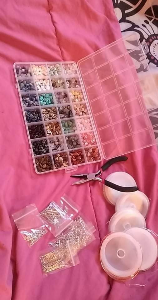 selizo Jewelry Making Kits for Adults Women with 28 Colors Crystal Beads, 1660Pcs Crystal Bead Ring Maker Kit with Jewelry Making Supplies customer photo 2