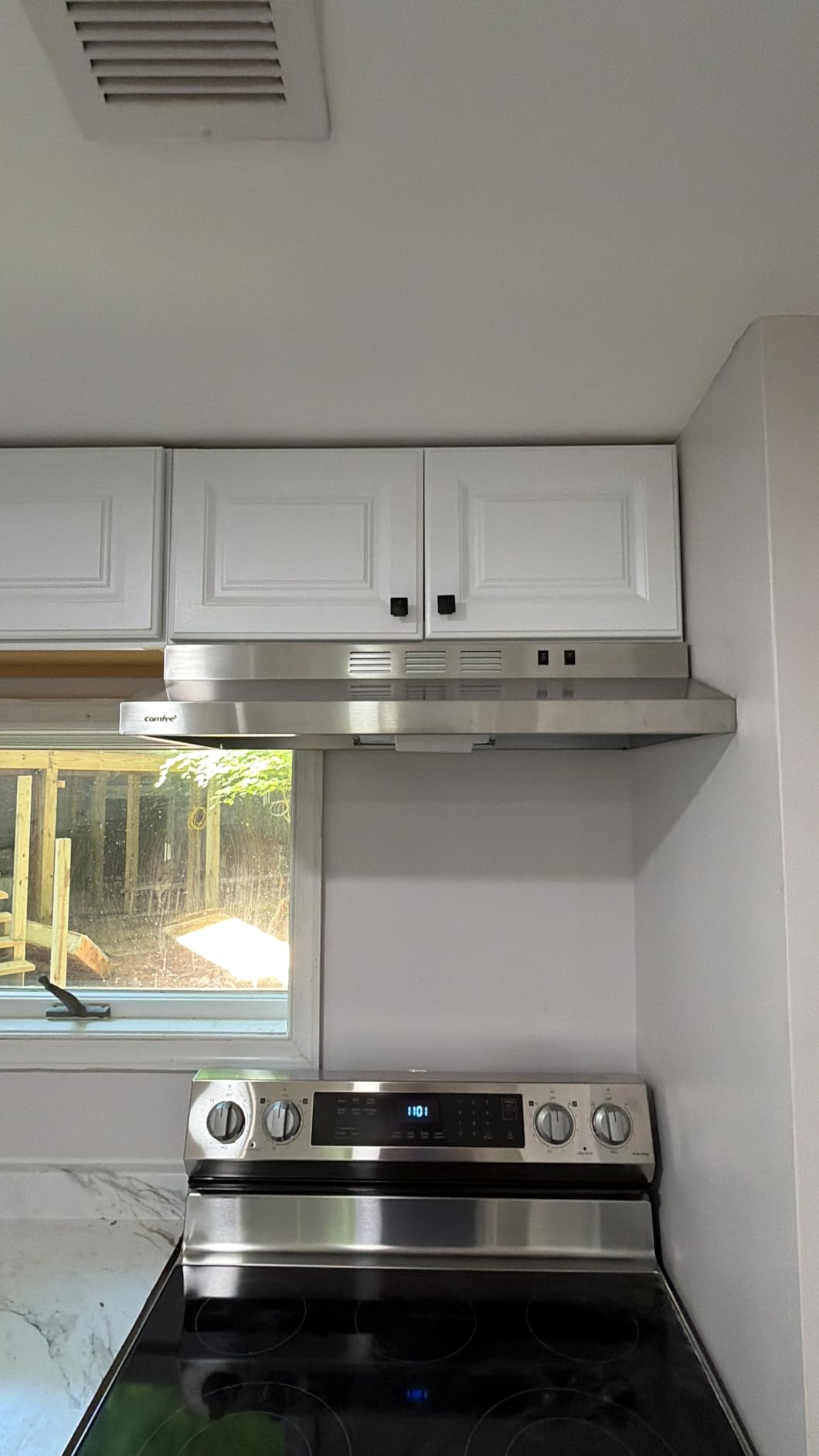 COMFEE' Range Hood 30 Inch Ducted Ductless Vent Hood Durable Stainless Steel Kitchen Hood for Under Cabinet with 2 Reusable Filter, 200 CFM, 2 Speed Exhaust Fan Silver customer photo 1