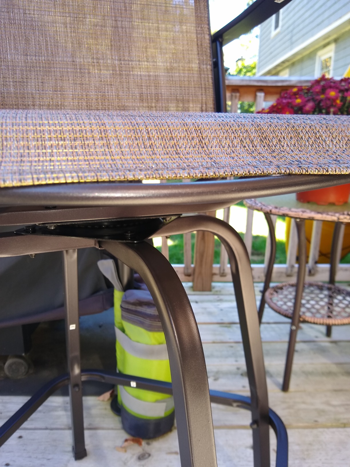 Outdoor Bar Stools Set of 2, Swivel Patio Bar Chairs w/Cushion, 360 Degree Smooth Rotation, All-Weather Metal Frame Back, 28