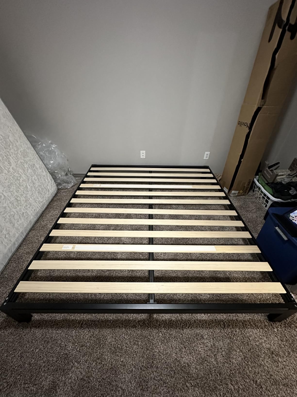 Zinus Arnav Metal Platform Bed Frame, Wood Slat Support, No Box Spring Needed, Easy Assembly, White, Queen customer photo 2