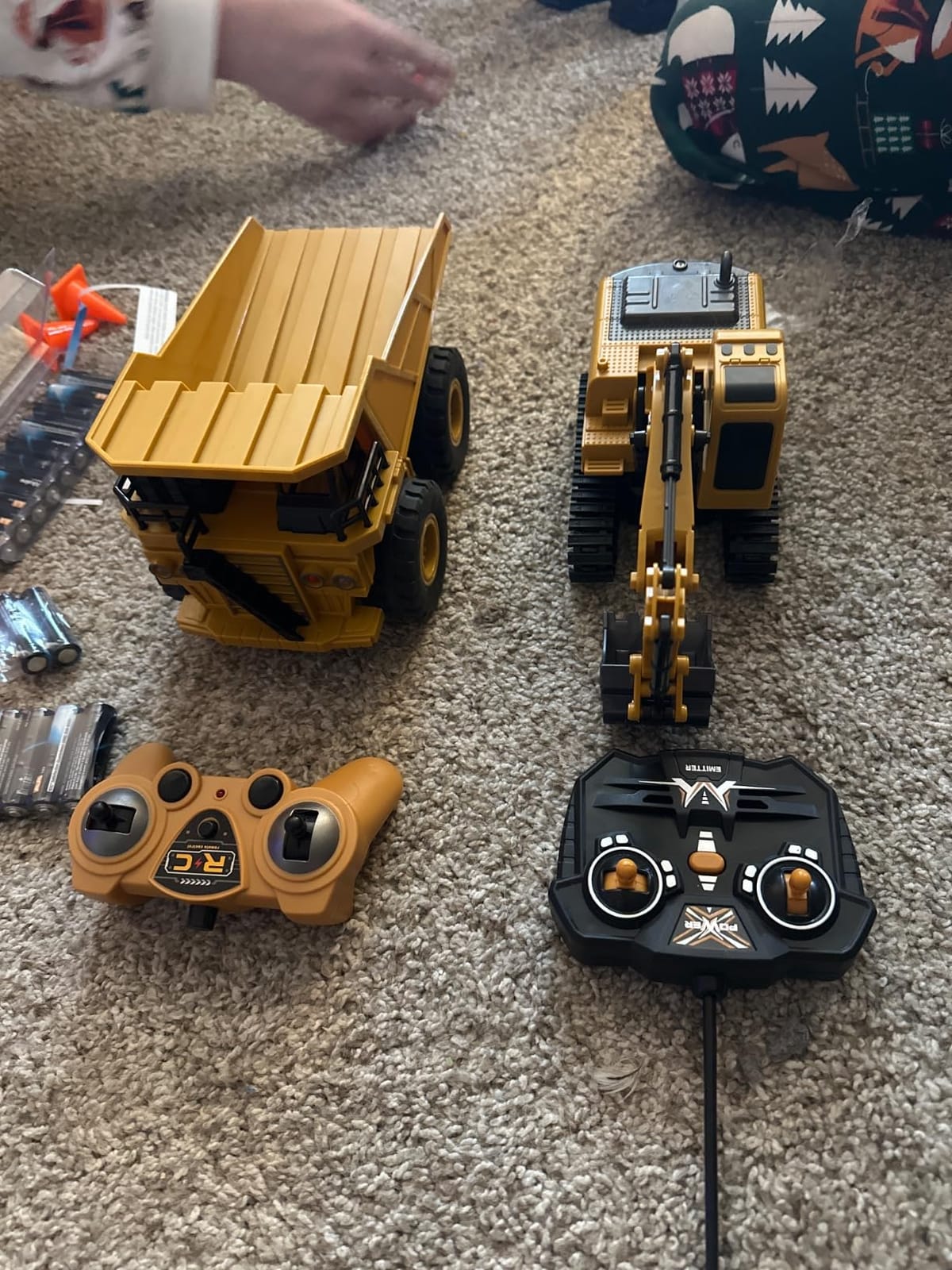 JOYIN 2 PCS Remote Control Construction Vehicle Toy Set, Friction-Powered RC Excavator & RC Dump Truck with Lights and Sounds for Imaginative Play, Birthday Gifts for Boys Girls customer photo 2