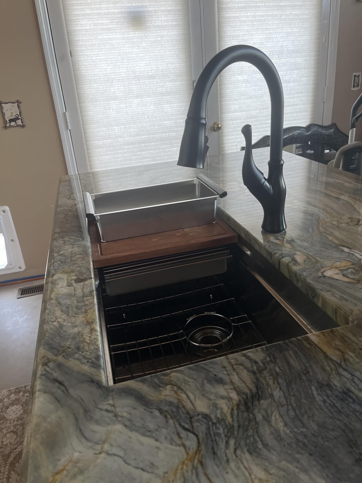 Delta Ophelia Brushed Nickel Kitchen Faucet with Pull Down Sprayer, Modern Single Hole Kitchen Sink Faucet, Single Handle, SpotShield Stainless 19888Z-SP-DST customer photo 1