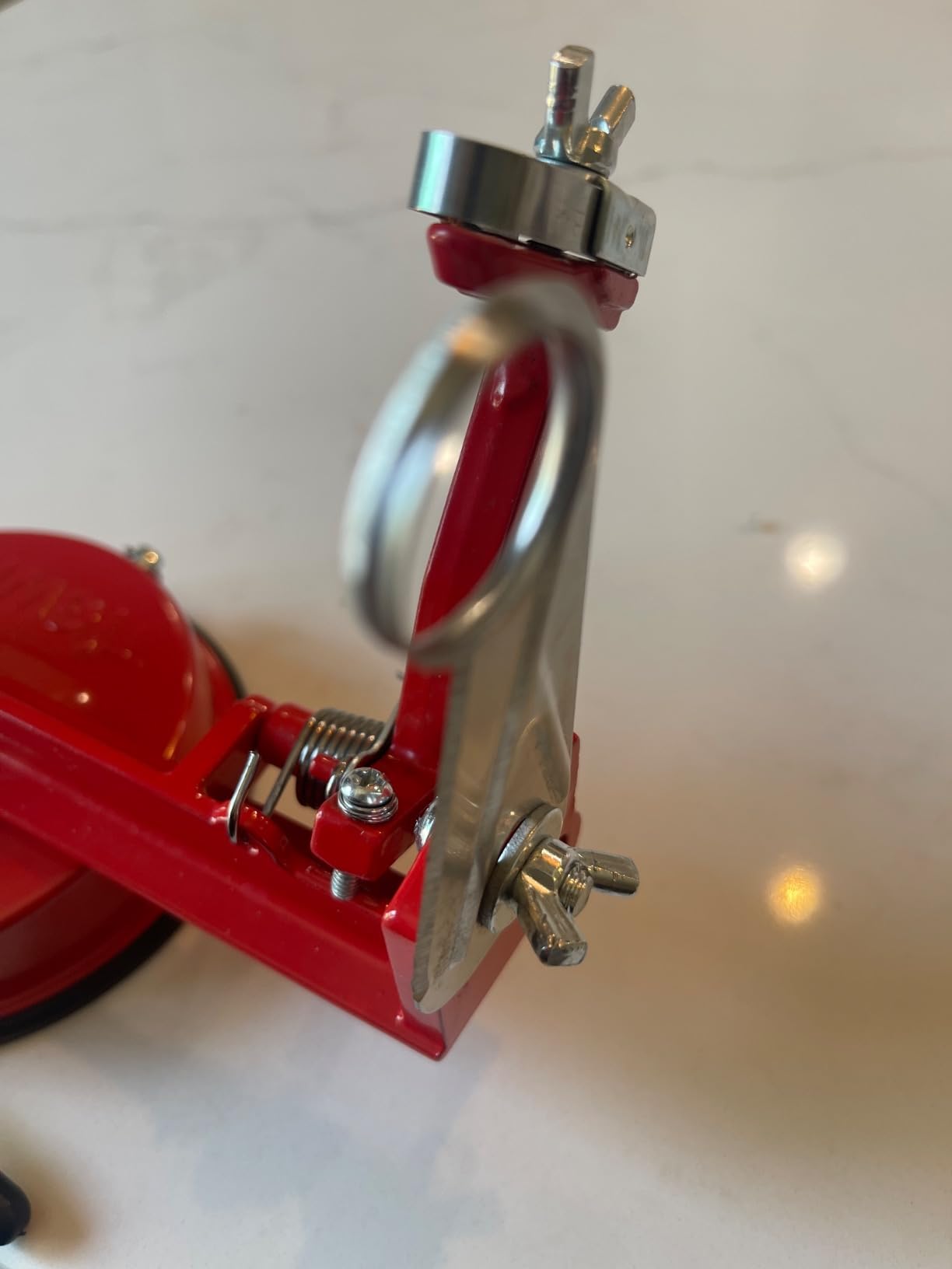 Apple Peeler Corer, Long lasting Chrome Cast Magnesium Alloy Apple Peeler Slicer Corer with Stainless Steel Blades and Powerful Suction Base for Apples and Potato (Red) customer photo 2
