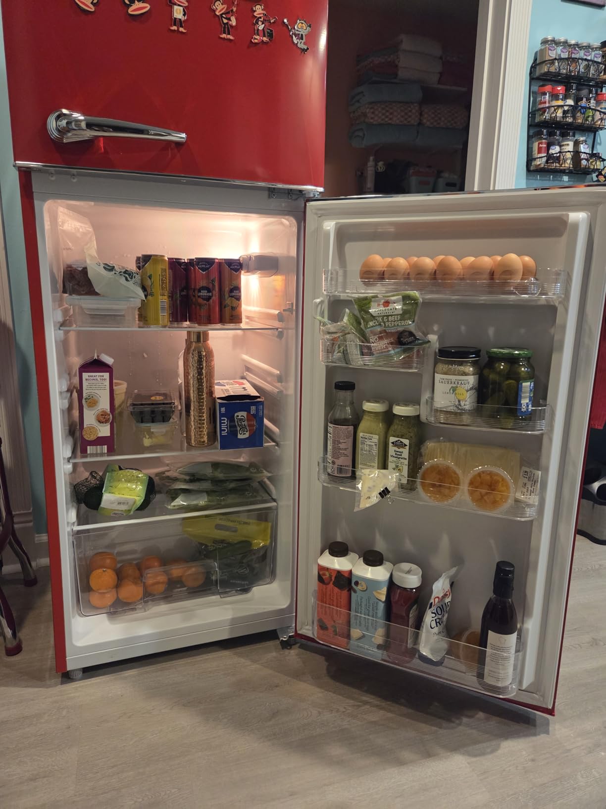Frigidaire EFR786 Retro Apartment Size Refrigerator with Top Freezer - 2 Door Fridge with 7.5 Cu Ft of Storage Capacity, Adjustable Spill-Proof Shelves, Door & Crisper Bins, Black customer photo 1