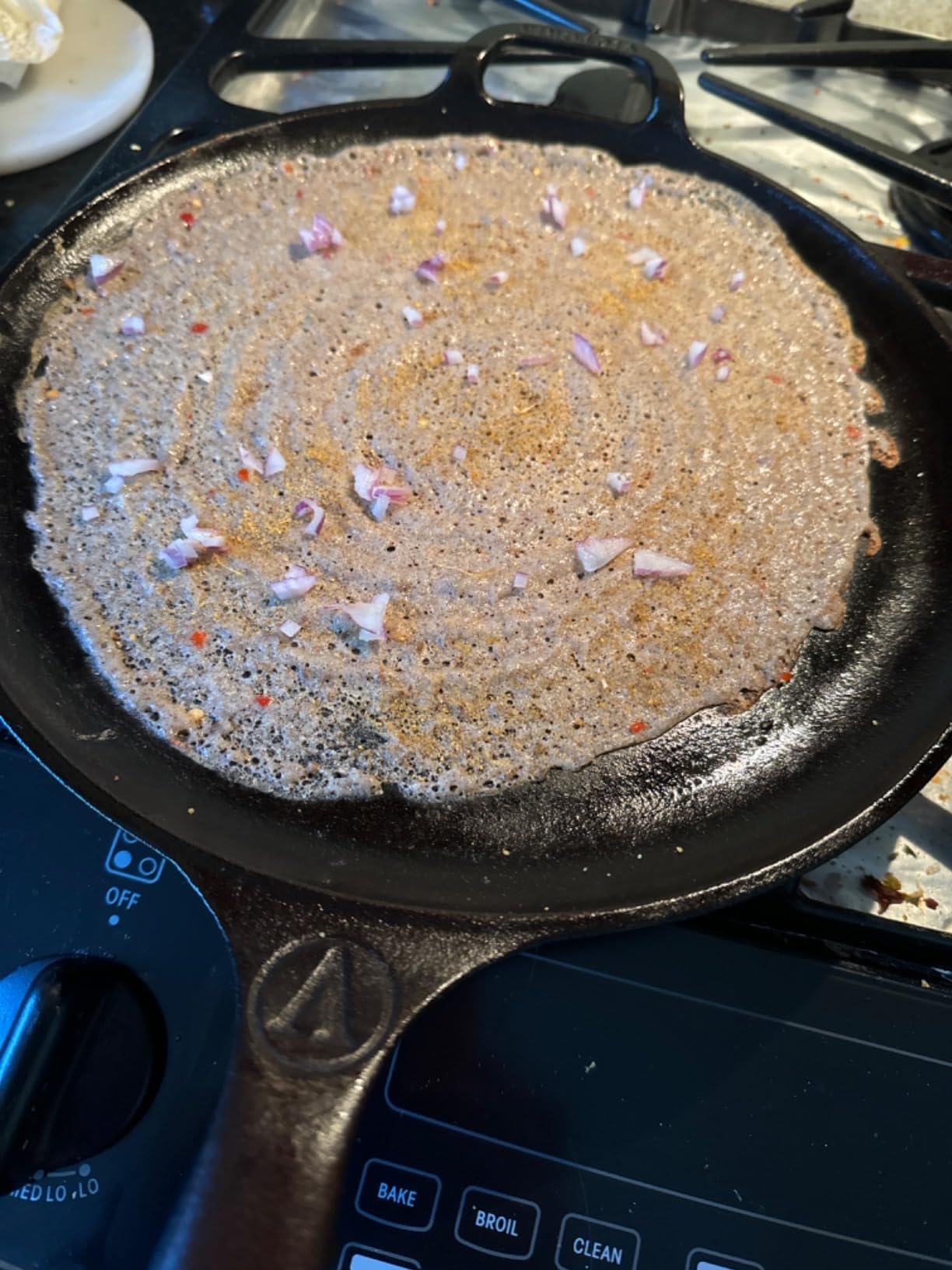 Victoria 12-Inch Cast Iron Comal Pizza Pan with a Long Handle and a Loop Handle, Preseasoned with Flaxseed Oil, Made in Colombia customer photo 2