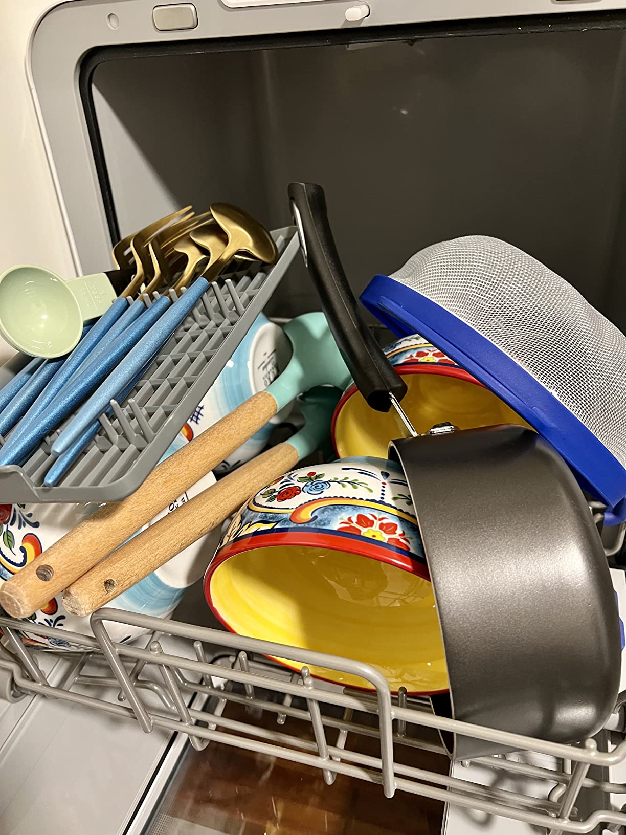 COMFEE' Countertop Dishwasher, Portable Dishwasher with 6L Built-in Water Tank, Mini Dishwasher with More Space Inside, 7 Programs, UV Hygiene & Auto Door Open, for Apartments, Dorms & RVs, White customer photo 2