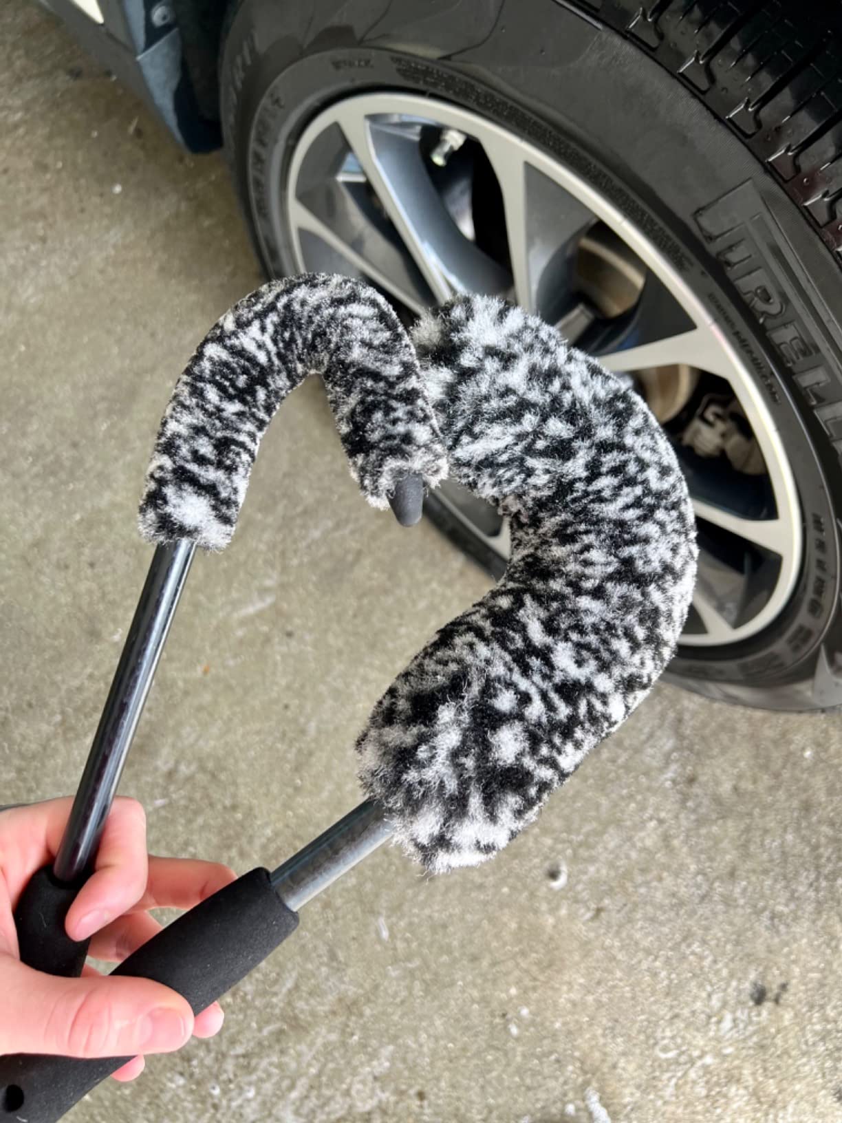 ExoForma Bendable Brush Set - Unique Adjustable 2-Piece Wheel Brush Set Cleans Behind Wheels - Tough Yet Gentle Wool Fiber + No-Scratch Rubber Tip Safe for All Wheel Types - Comfy Ergonomic Grip customer photo 2