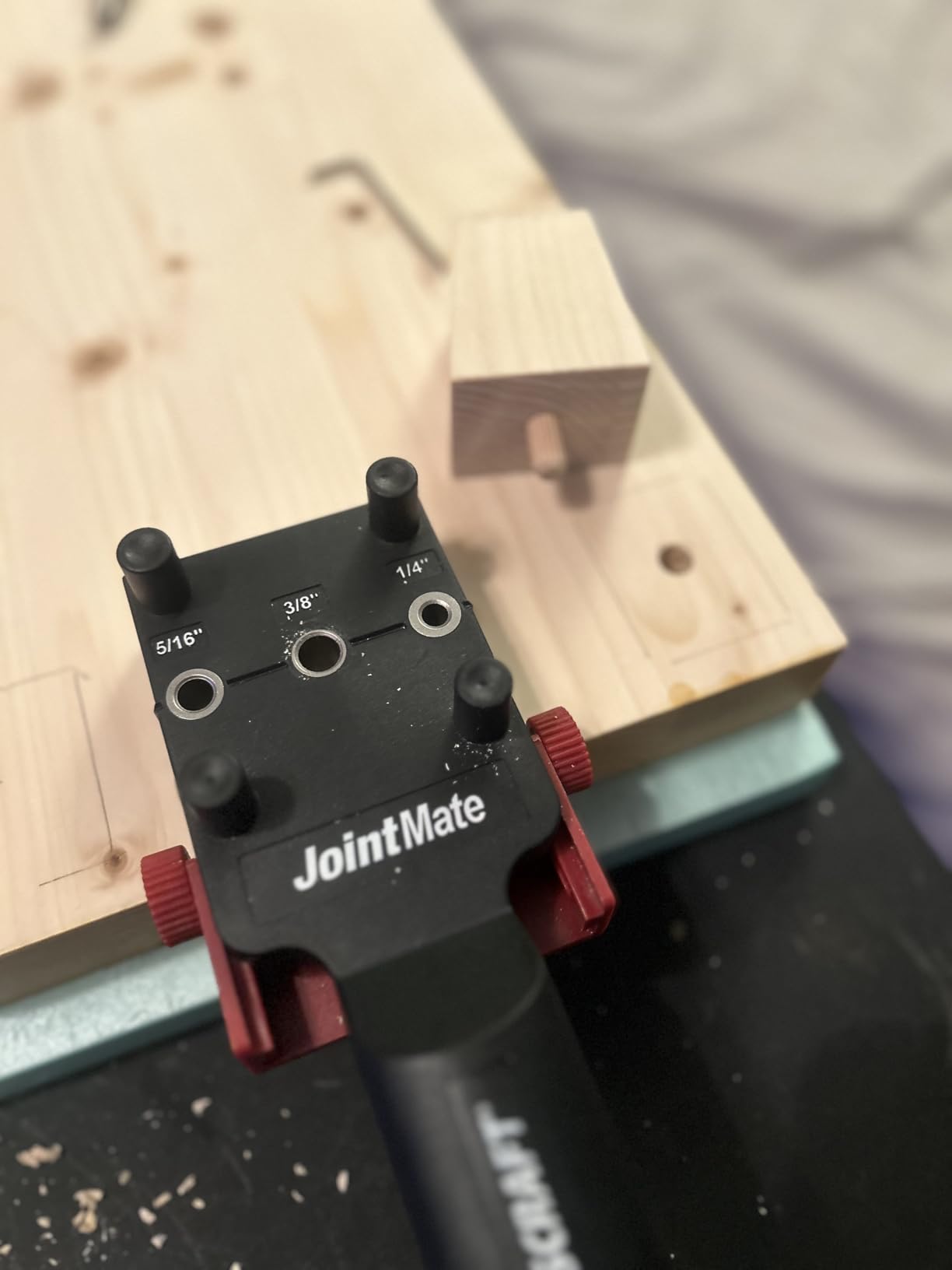 Milescraft 1333 DowelJig Kit - Self-Centering Handheld Dowel Jig with 3 Metal Bushing Sizes (1/4in, 5/16in, 3/8in) - Complete with all Accessories customer photo 1