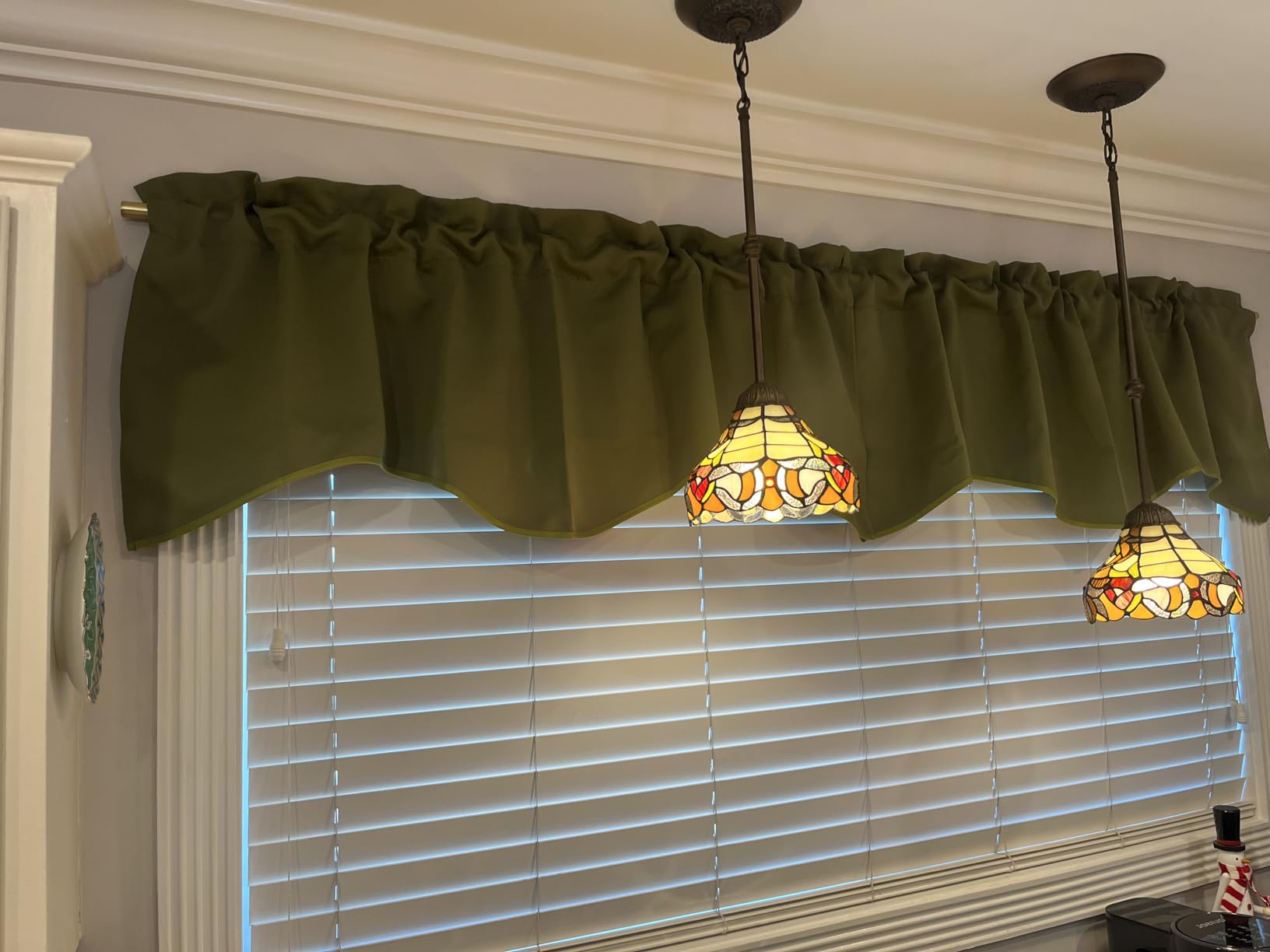 NICETOWN Window Blackout Valances for Kitchen, Elegant Scalloped Curtain Valances Room Darkening Draperies Window Topper for Living Room, 52