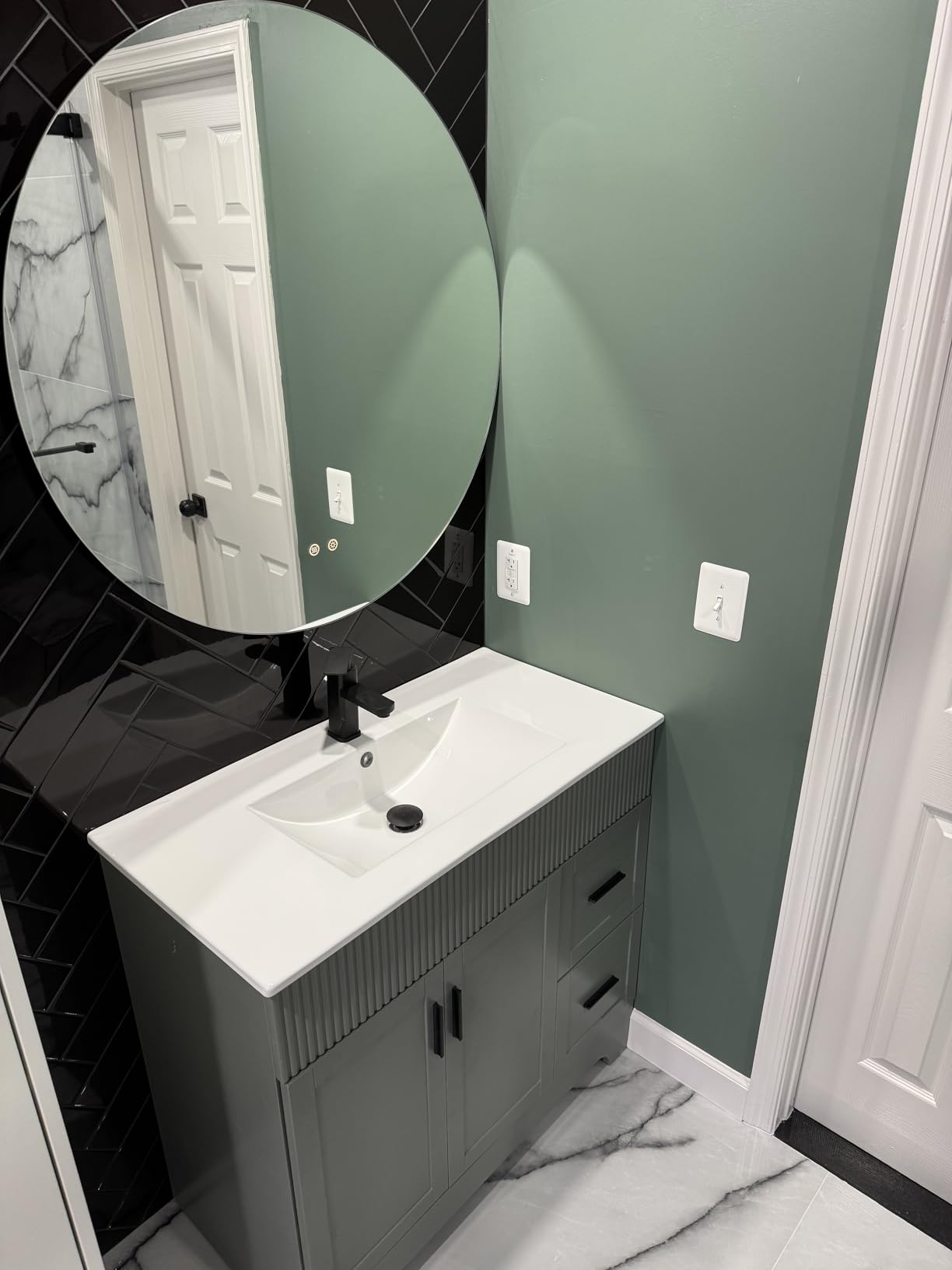 32 Inch Round LED Bathroom Mirror Backlit Anti-Fog Wall Mounted Lighted Bathroom Vanity Mirror 3 Colors Light Dimmable Smart Makeup Mirror with Touch Switch customer photo 2