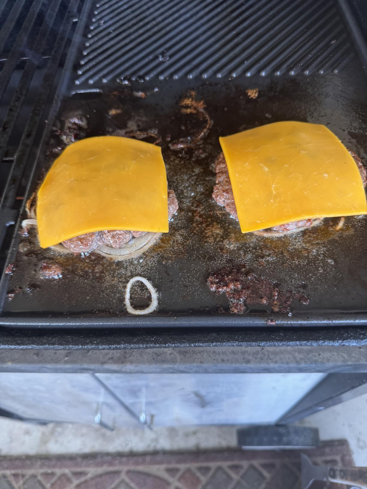 BLACKSTONE Smash & Sear Press Stainless Steel Burger Smasher | Blackstone Griddle & Grill Tool, Hamburger & Patty Maker, Panini & Sandwich Press, Meat & Veggie Compatible, Bacon Press customer photo 1
