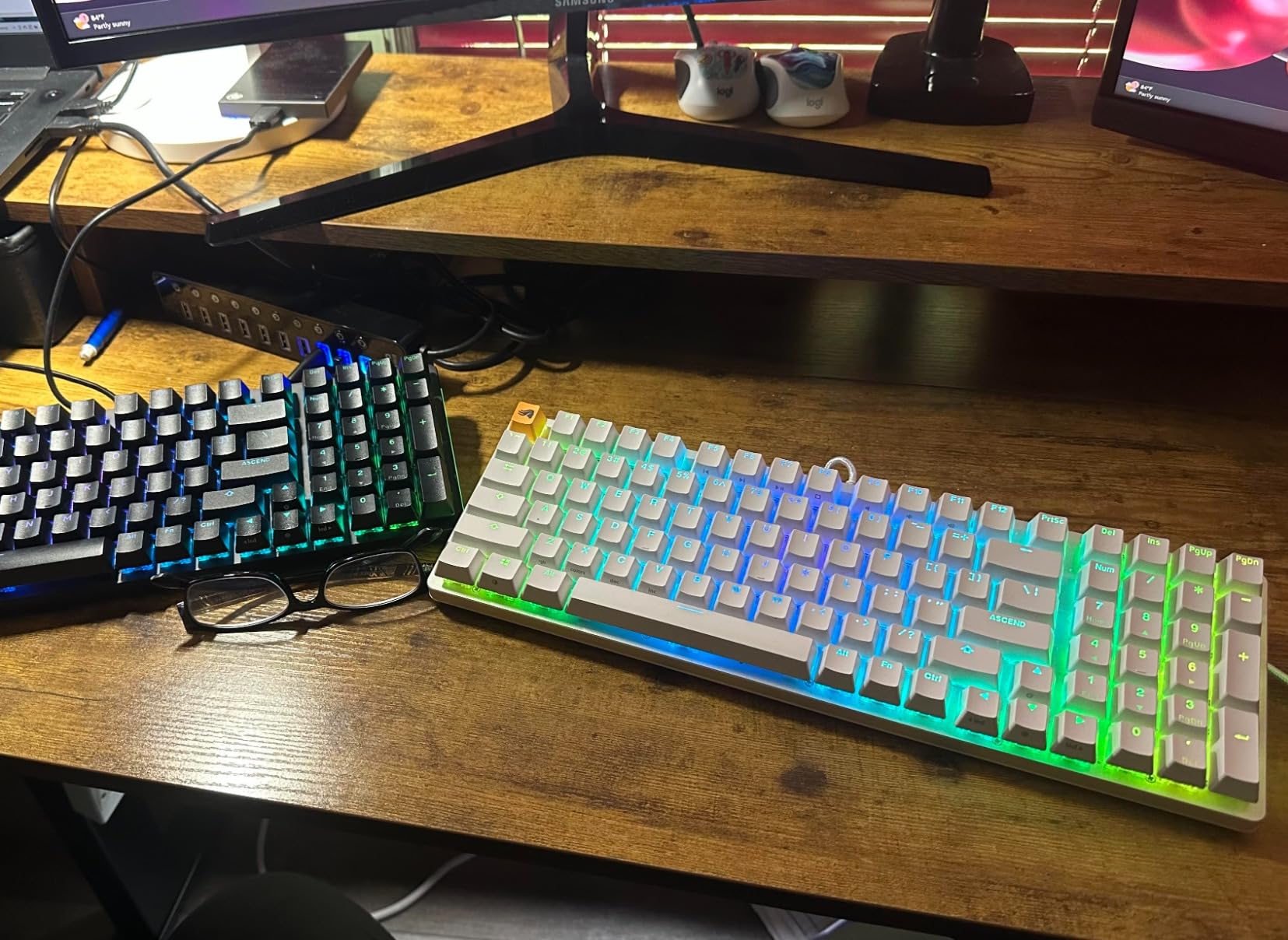 GLORIOUS GMMK 2 Gaming Mechanical Keyboard - Hotswap Cherry MX Style Linear Switches - Full Size Wired - Double Shot Keycaps, RGB - 96%, Black (Amazon's Choice) customer photo 1