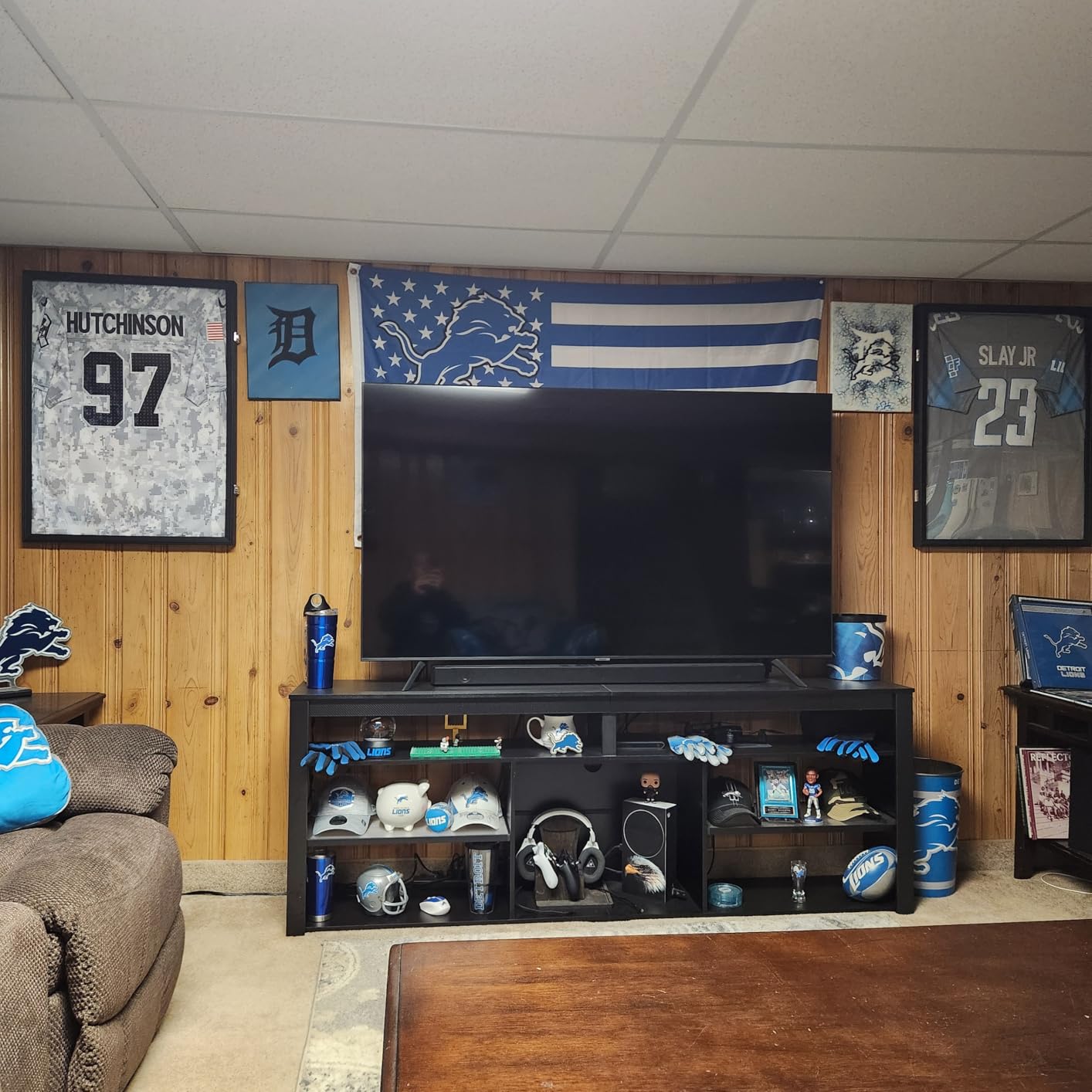 Jersey Frame Display Case, Lockable Sports Shadow Box, Silver Locks | 98% UV protection, shatterproof panel, 31.25x23.25 in wood frame, 3 hanging options, fits football & baseball jerseys customer photo 2