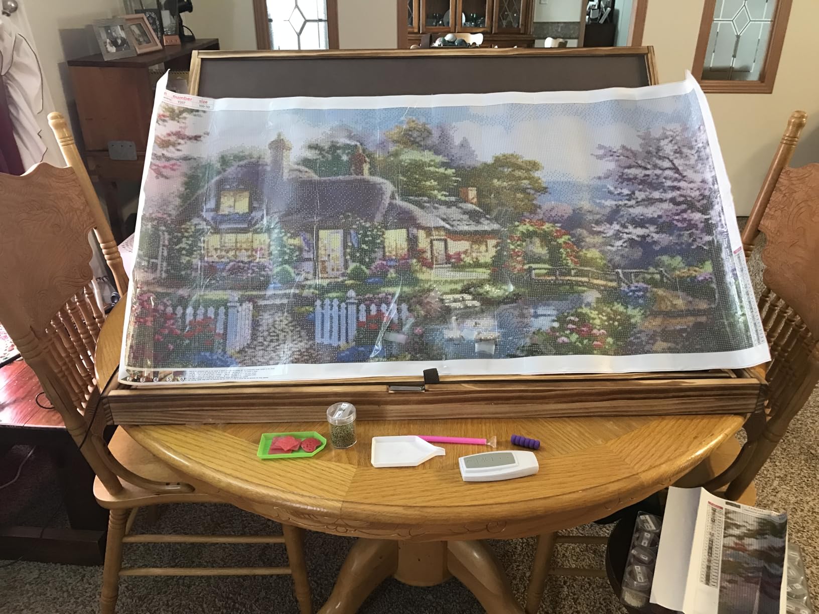 Lavievert 2-in-1 Reversible Puzzle Board for 1000 & 1500 Piece Puzzles | Angle & Height Adjustable Wooden Plateau for Adults, Portable Tilting Jigsaw Puzzle Table with Non-Slip Flannel Tabletop customer photo 1
