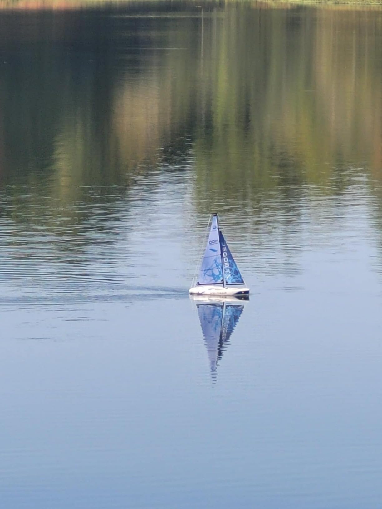 Voyager 400 2.4GHz RC Motor Powered Sailboat in Blue - 26