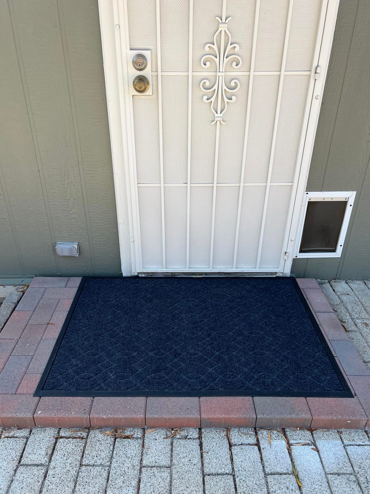 Yimobra Outdoor Mats for Front Door 29.5x17, All-Season Waterproof Doormat Outdoor Entrance, Heavy Duty Non-Slip Outside Door Mat for Garage Patio Proch Entryway Indoor, Black customer photo 2