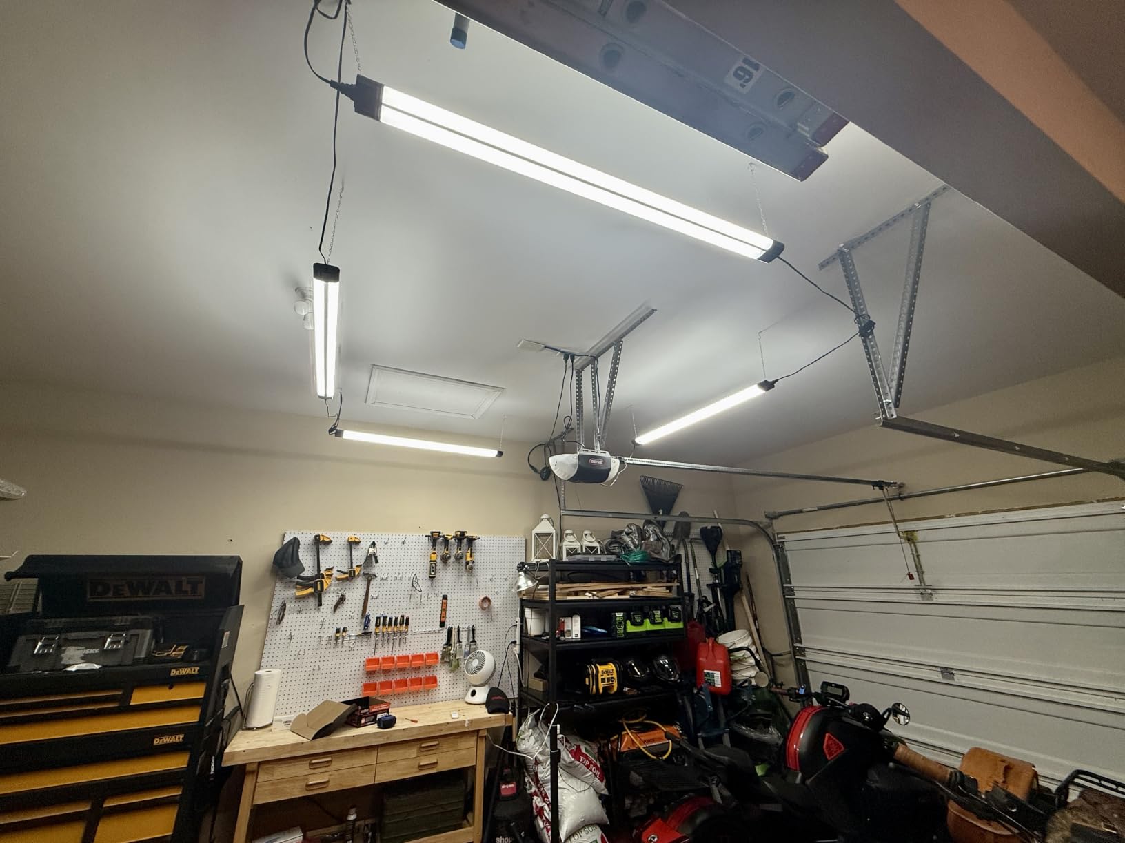BBOUNDER 4Pack 4FT LED Shop Light, 65000K, 40W=250W, Linkable for Garage | 4400LM, 48Inch Integrated Utility Fixture, Surface + Hanging Mount, Super Bright Shop Lights for Workshop & DIY Users, Black customer photo 2