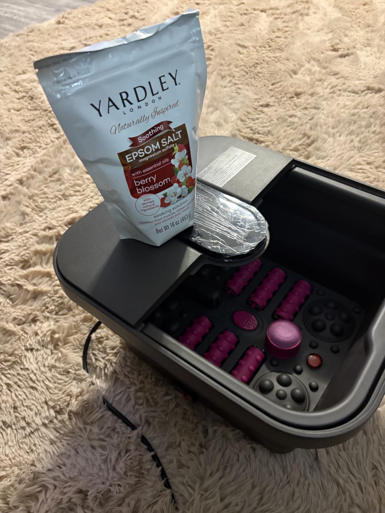 Collapsible Foot Spa, Foot Bath with Heat and Massage and Bubble Jets, Foot Soak Tub with Six Non Motorized Rollers, Acupressure Massage Points, Red Light and Removable Pumice Stone customer photo 1