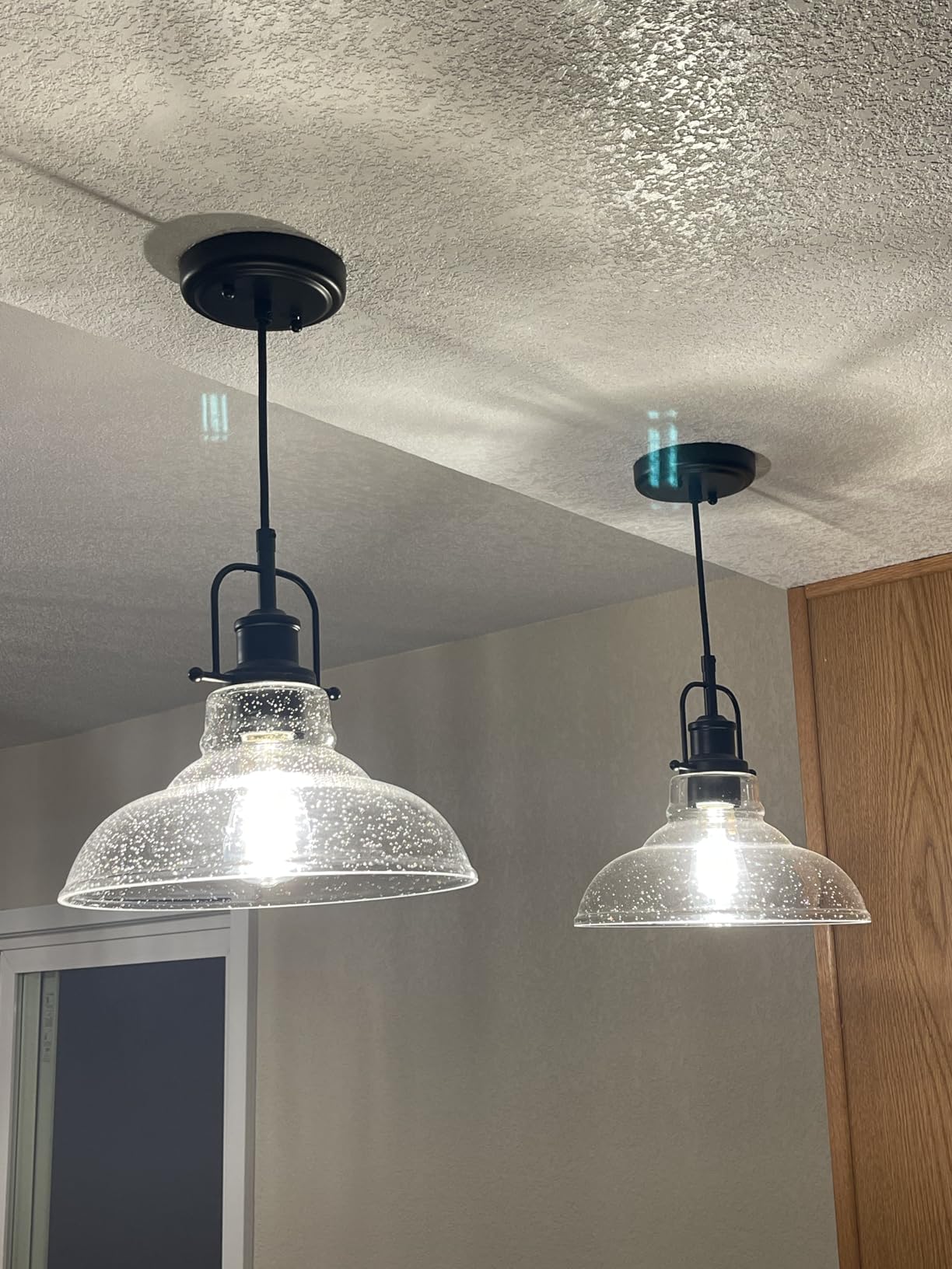 Zlepmlla Glass Pendant Light, Black Pendant Light Fixtures with Seeded Glass Shade, Adjustable Height Hanging Lights for Hallway, Kitchen Island, Dinning Room (Bulb not Included) customer photo 1
