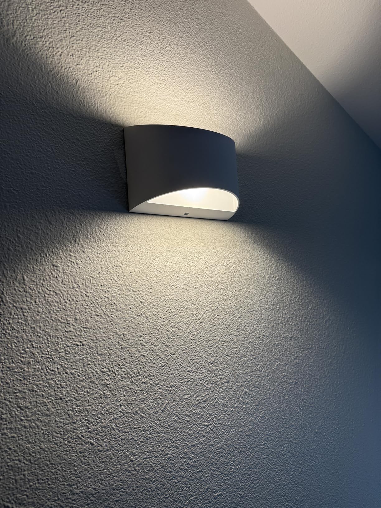 Aipsun Black Modern LED Wall Sconce Indoor Wall Lights 1 Pack Hardwired Up and Down Wall Mount Light for Living Room Bedroom Hallway Corridor Conservatory Warm White 3000K(with G9 Bulbs) customer photo 2