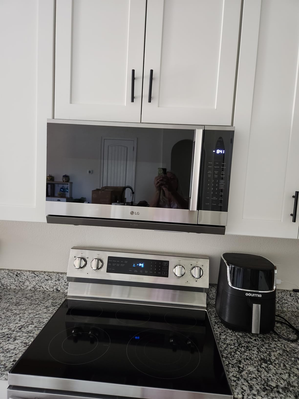 LG 2.1 cu. ft. 30 in. Width PrintProof Stainless Steel 1,050-Watt Smart Over-the-Range Microwave Oven with ExtendaVent 2.0 customer photo 2