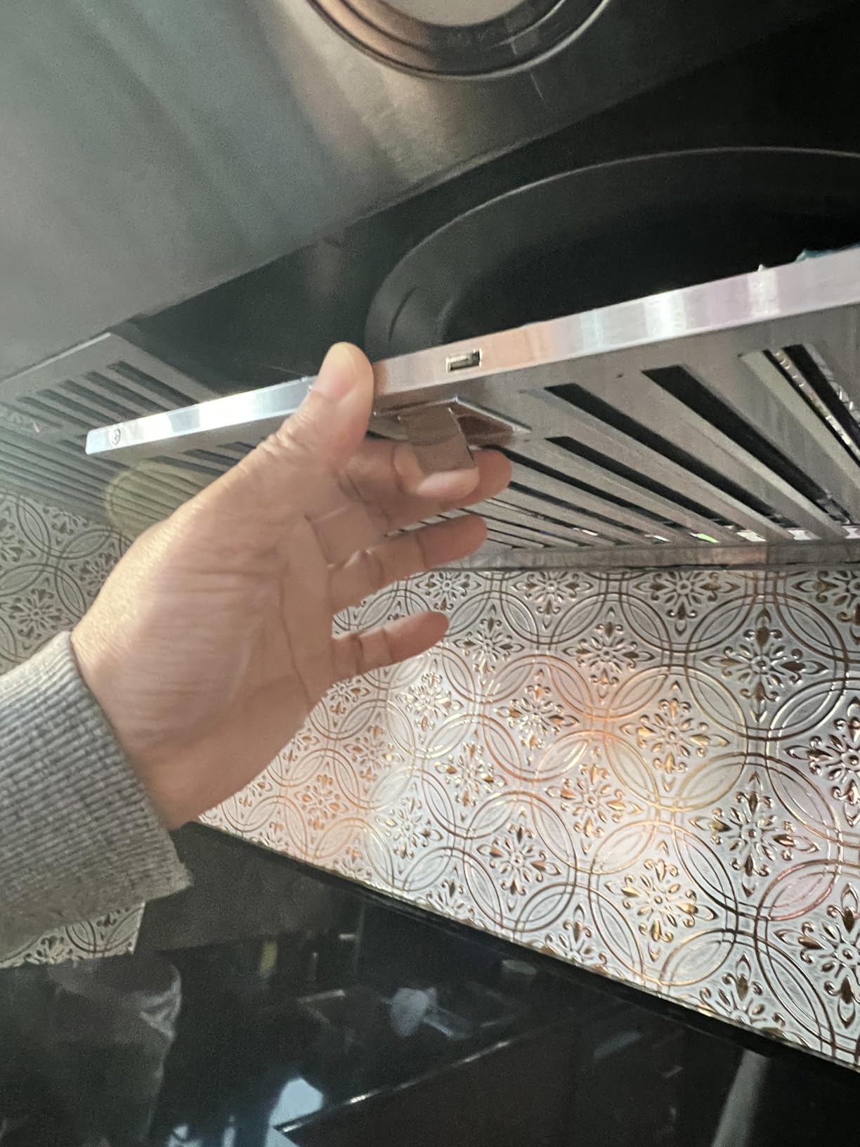 AMZCHEF Under Cabinet Range Hood 30 Inch, 750CFM Stainless Steel Kitchen Stove Vent Hood 3 Speed Exhaust Fan Touch/Remote/Gesture Control LED lights Time Setting Dishwasher-Safe Baffle Filters customer photo 2