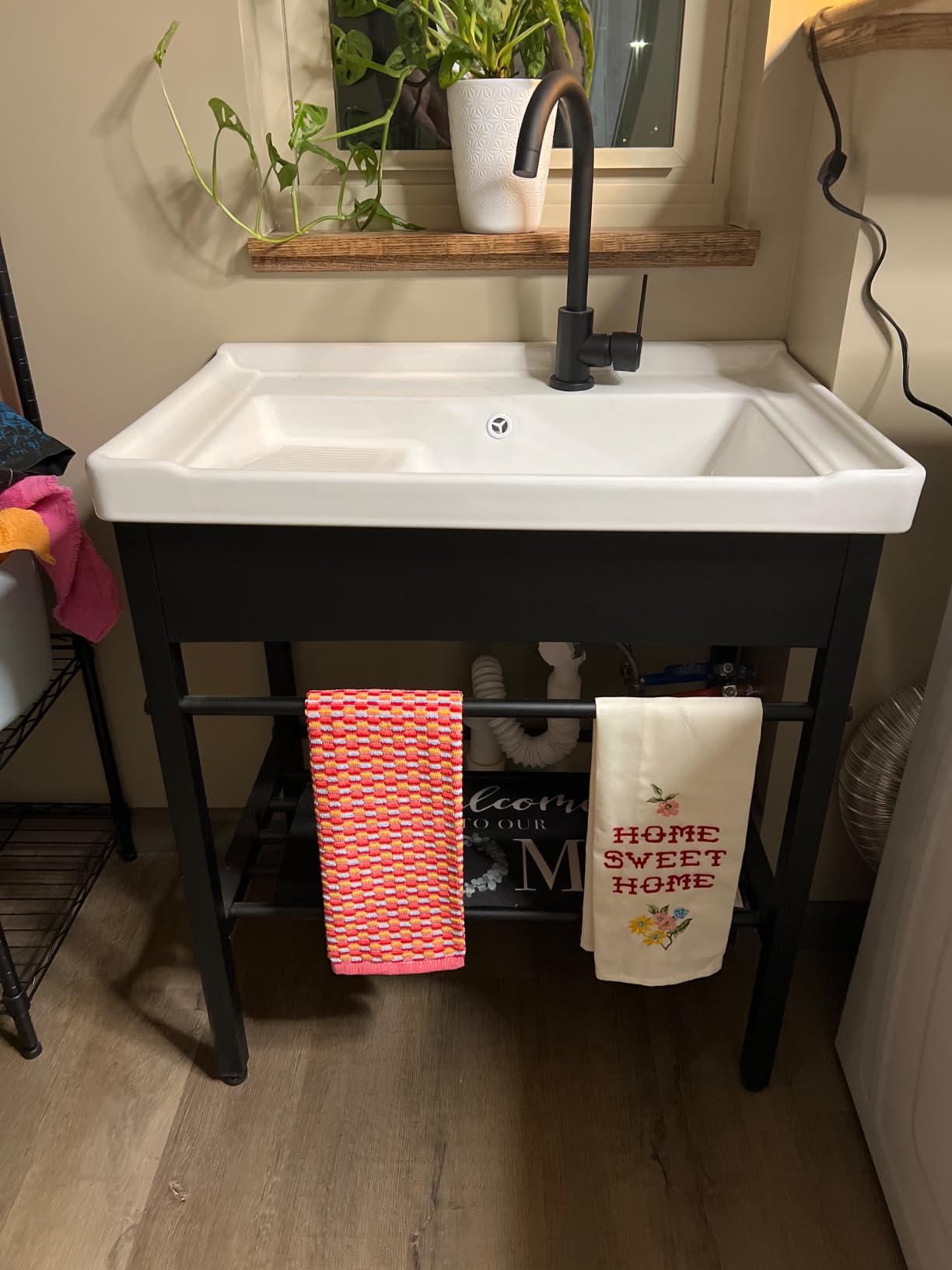 Freestanding Laundry Utility Sink with Washboard, 19