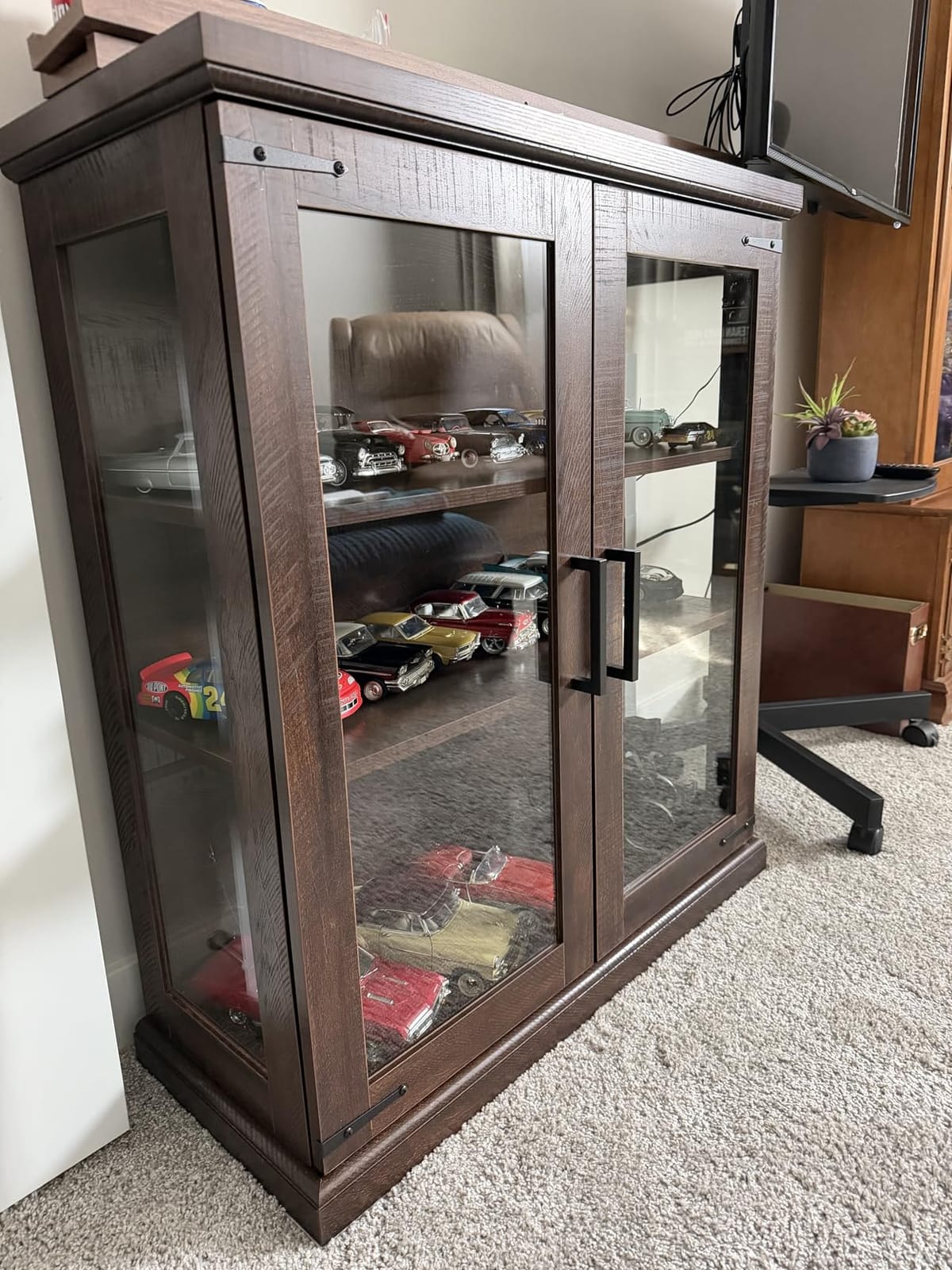 BELLEZE Glass Display Cabinet, Tall Curio Cabinet with Tempered Glass Doors for Living Room, Trophy Display Case - Avalon (Gray Wash) customer photo 2