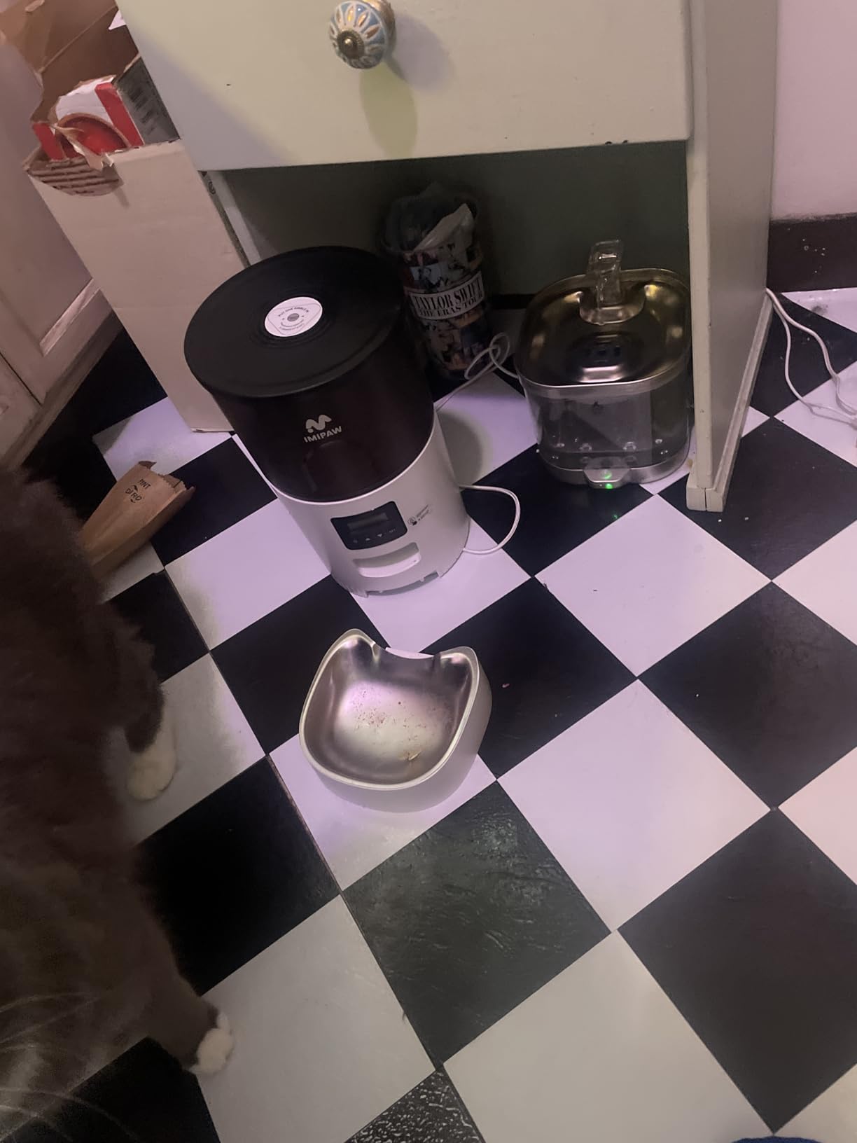 IMIPAW Automatic Cat Feeders, Timed Cat Dry Food Dispenser with Desiccant Bag, Dual Power Supply, Programmable Portion Size, 6 Meals, 20 Portions Per Day, Auto Pet Feeder for Cats and Small Dog, White customer photo 1