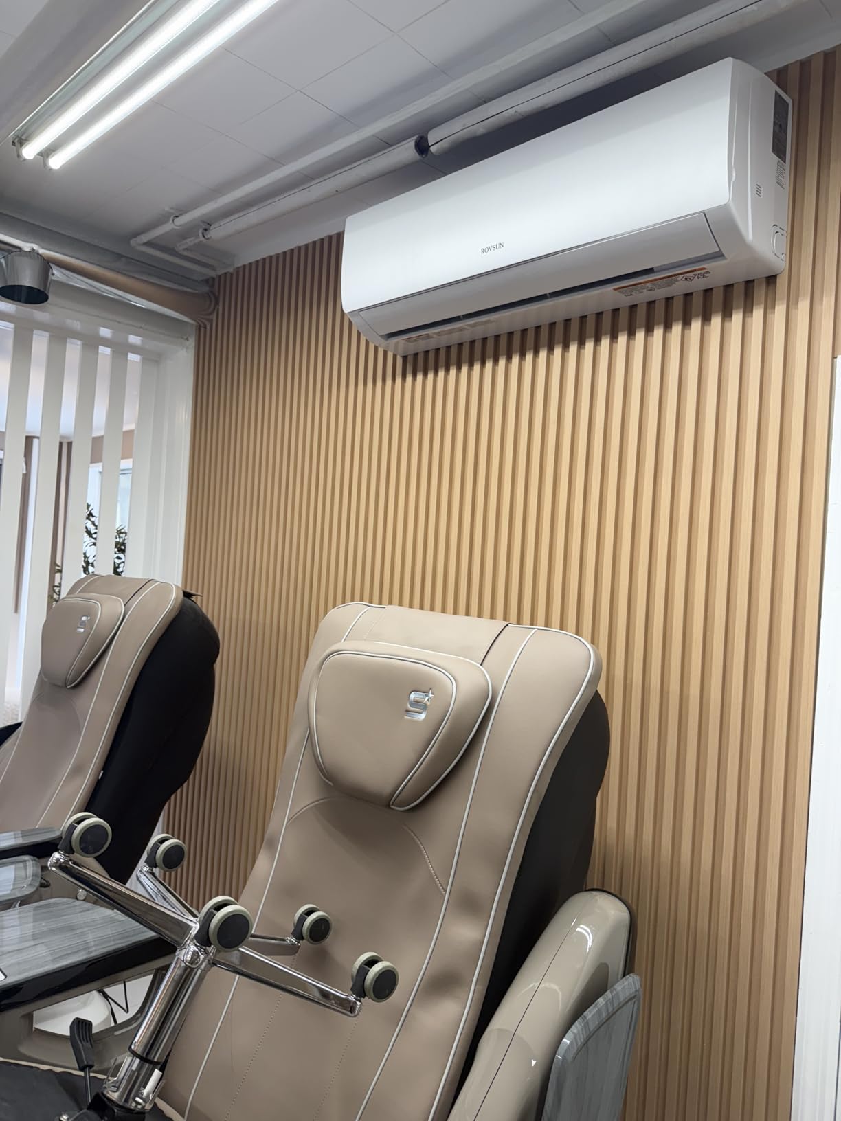 18000 BTU Wifi Enabled Mini Split Air Conditioner & Heater with Inverter, 20 SEER2 Energy Saving 230V Ductless Split AC Unit with Pre-Charged Condenser, Heat Pump & Installation Kit customer photo 2