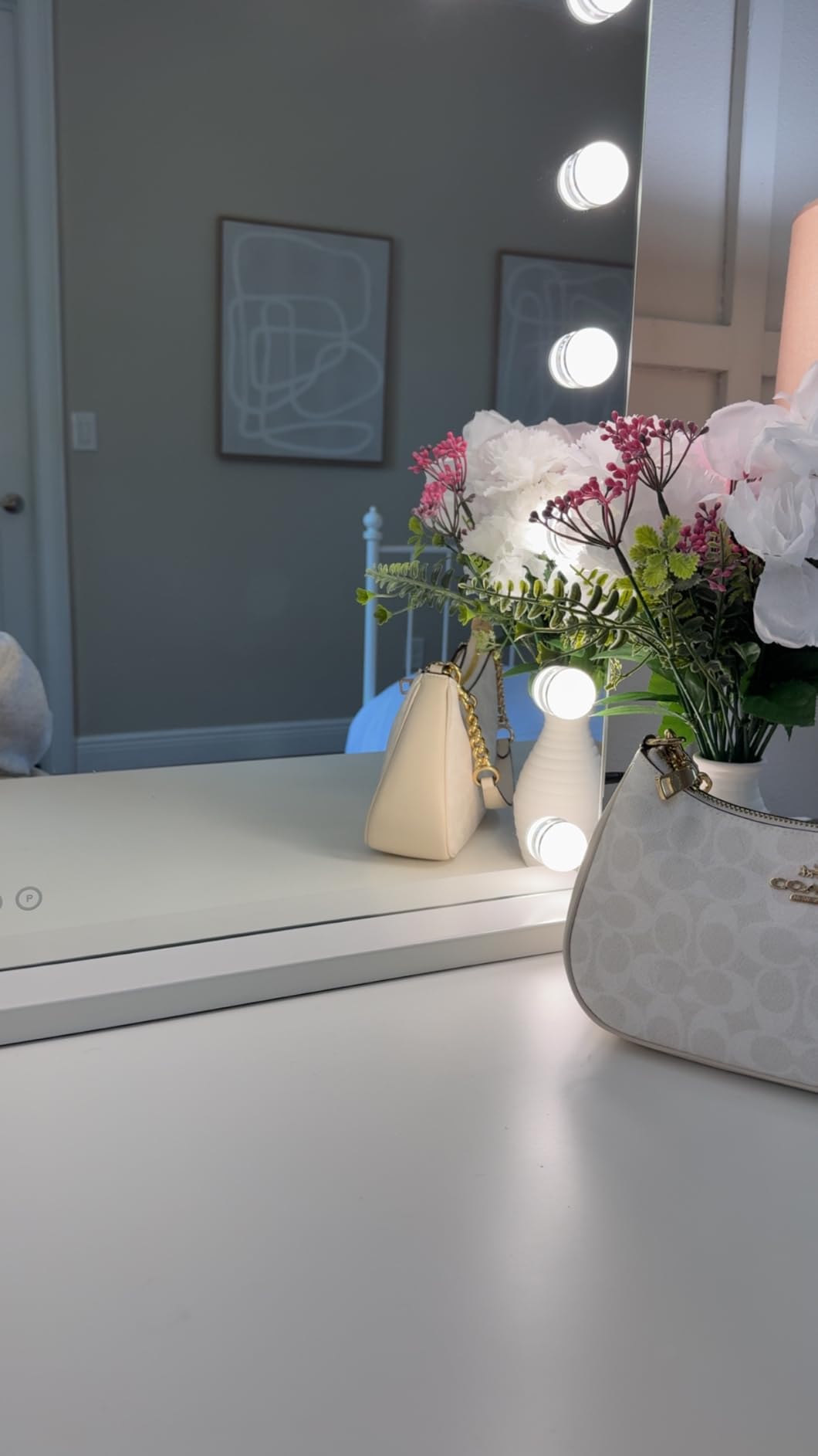 Gvnkvn Vanity Mirror with Lights, 32 x 24 Tabletop Hollywood Makeup Mirror, Hollywood Lighted Mirror with 18 Dimmable LED Bulbs, 3 Colors Modes, Touch Control, Metal Frame customer photo 1