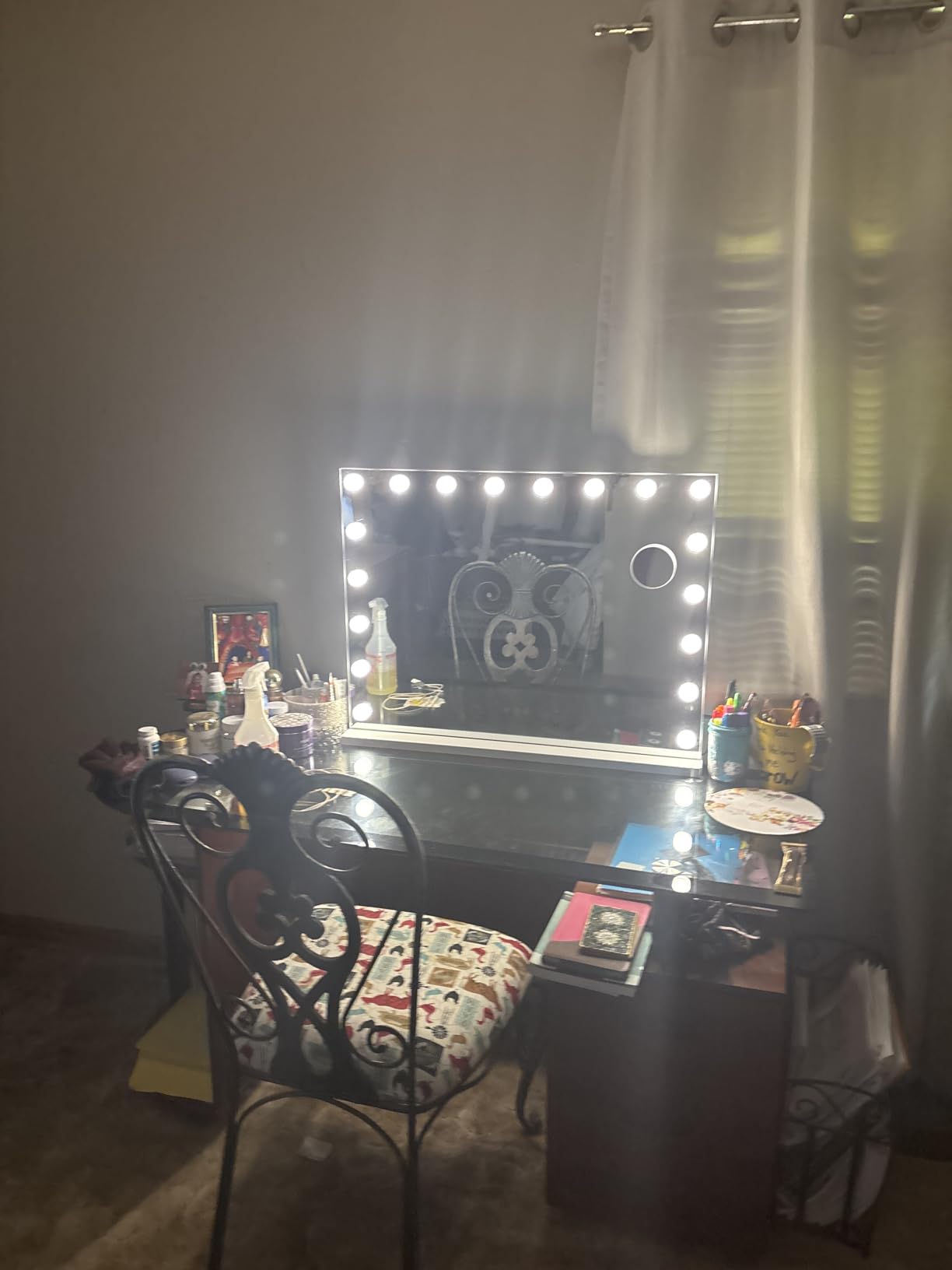 Gvnkvn Vanity Mirror with Lights, 32 x 24 Tabletop Hollywood Makeup Mirror, Hollywood Lighted Mirror with 18 Dimmable LED Bulbs, 3 Colors Modes, Touch Control, Metal Frame customer photo 2