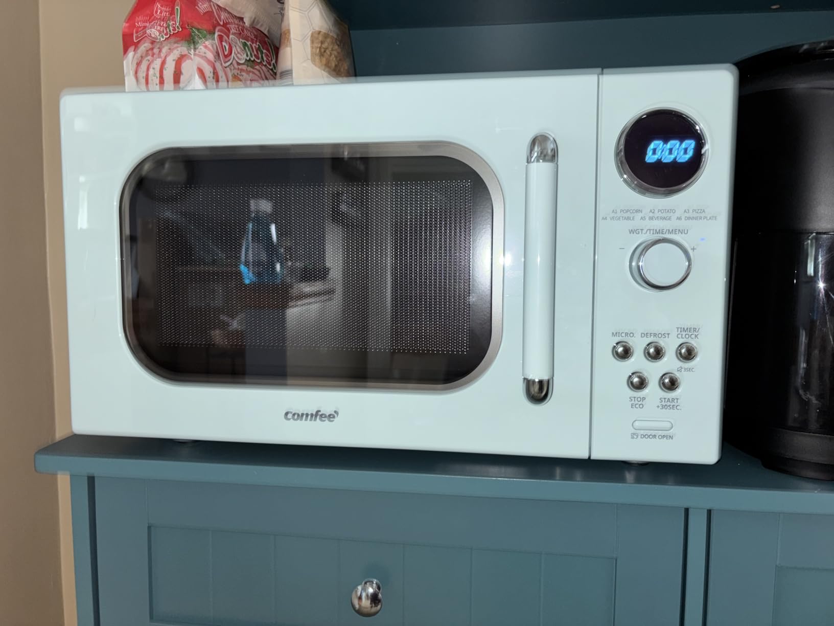 COMFEE' Countertop Microwave Oven 0.7 Cu.Ft, 700W, White, 11 Power Levels | Multi-stage Cooking, Weight/Time Defrost, Memory Function, for Apartment, Dorm, Office, Child Lock customer photo 1