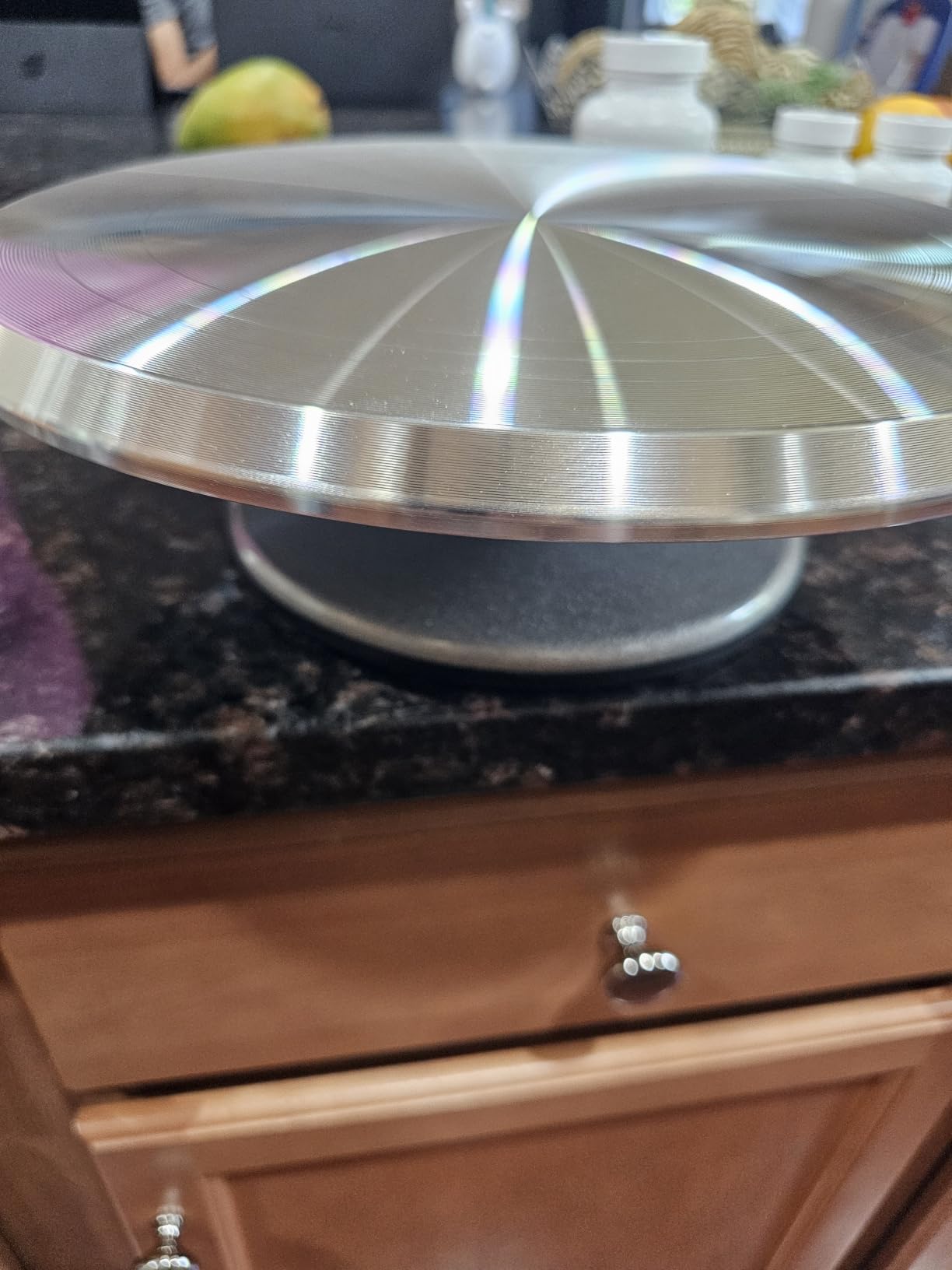 RFAQK 12 Inch Aluminum Alloy Revolving Cake Stand, Cake Turntable for Decorating Rotating Cake Stand for Cupcakes, Pastries and Cake Decorations customer photo 1