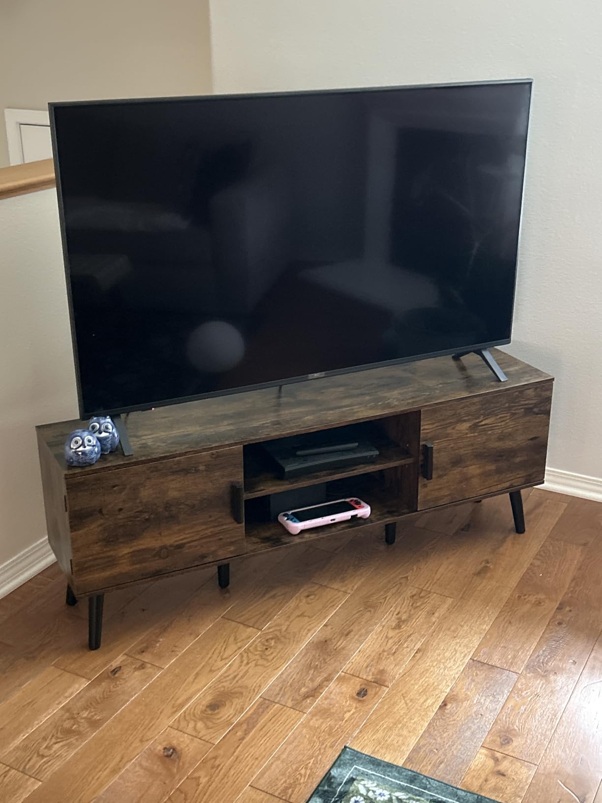 SUPERJARE TV Stand for 55 Inch TV, Entertainment Center with Adjustable Shelf, 2 Cabinets, TV Console Table, Media Console, Solid Wood Feet, Cord Holes, for Living Room, Bedroom, Rustic Brown customer photo 2