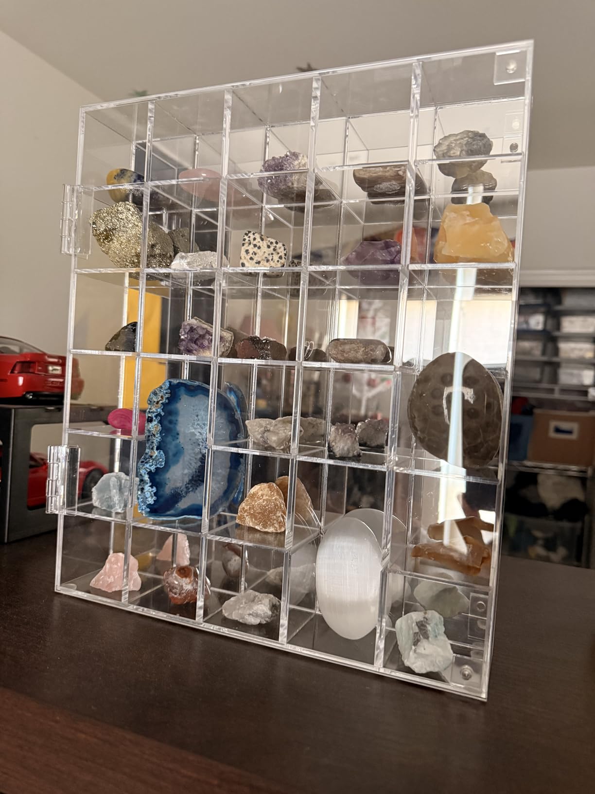 Adjustable Rock Display Case Clear Acrylic Collection Box with Mirrored Arrowhead Stones Storage Display Case Mineral Crystal Collectibles Holder Organizer Showcase Shelves with Lid customer photo 2