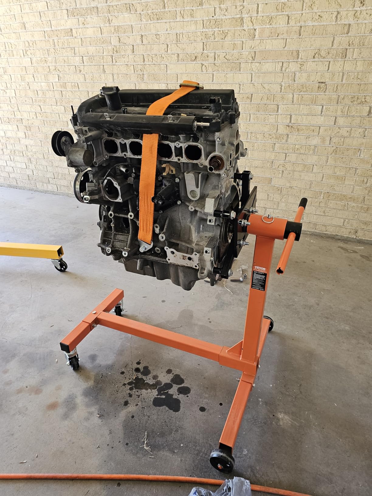 VEVOR Engine Stand, 750 lbs (3/8 Ton) Rotating Engine Motor Stand with 360 Degree Adjustable Head, Cast Iron Motor Hoist Dolly, 4-Caster, 4 Adjustable Arms, for Vehicle Maintenance, Auto Repair customer photo 2