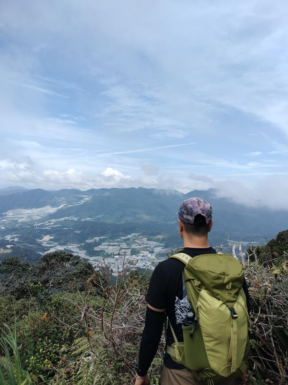 Deuter AC Lite 16L Hiking & Daypack Backpack with Steel Frame & Superior Breathability - Atlantic-Ink customer photo 1