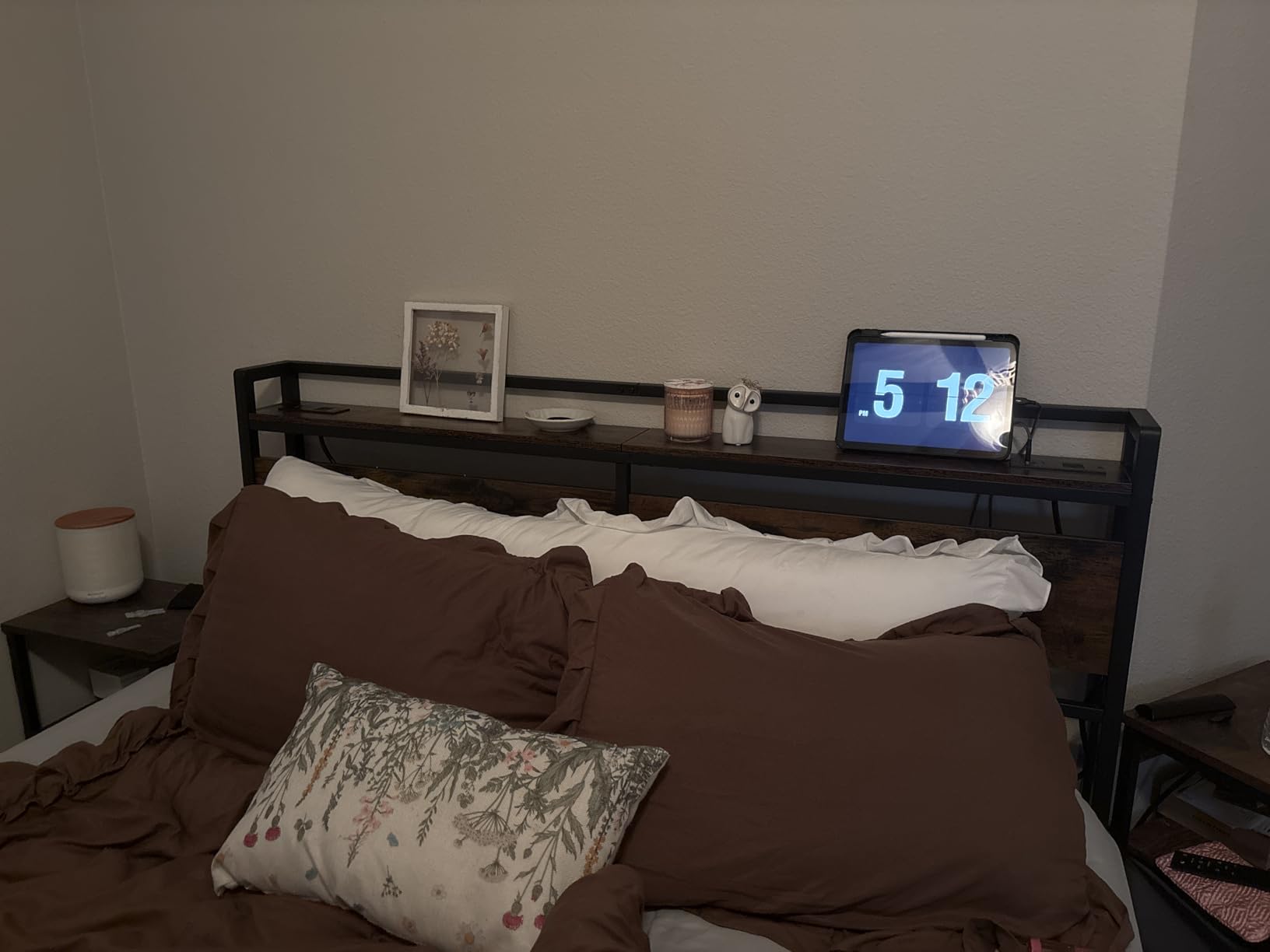 HOOBRO Headboard Queen Size, Headboard with 2 Outlets and 4 USB Ports, Adjustable Height, Storage Rack, Sturdy and Stable, Easy Assembly, Charcoal Gray and Black customer photo 1