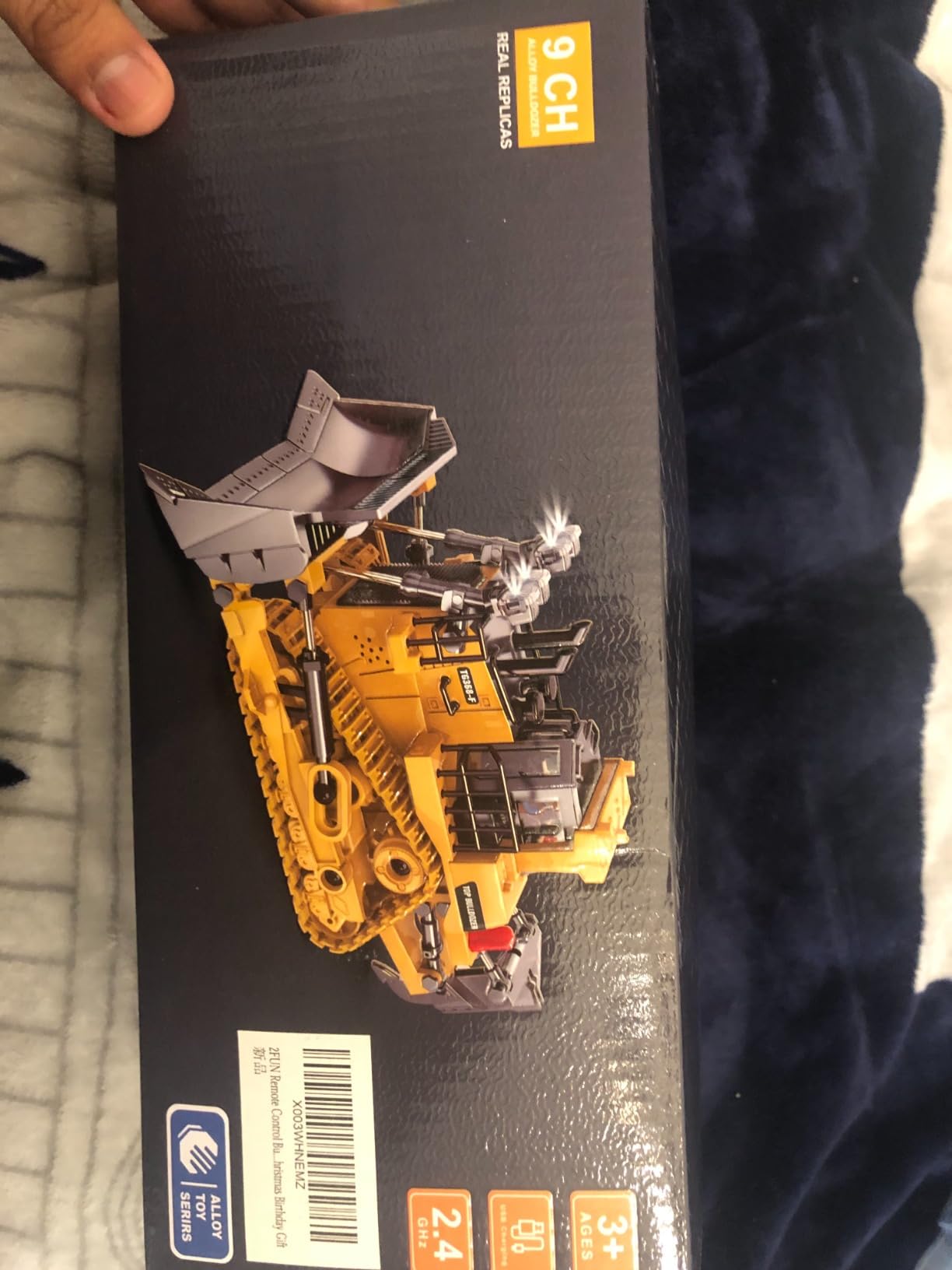 KIDMARKT Metal RC Bulldozer Toy for Kids | 9-Channel Remote Control Track-Type Tractor with Lights & Sounds, Realistic Construction Vehicle Toy for Boys Ages 3-12, Rechargeable Gift for Birthday 2026 customer photo 1
