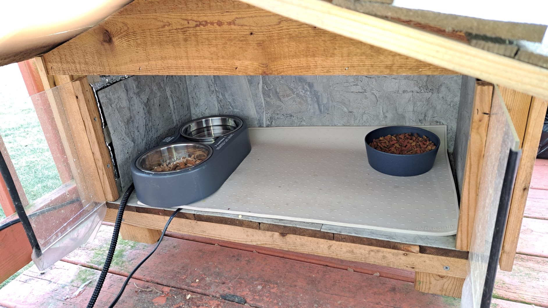 Heated Cat Bowl, Outdoor Heated Pet Bowls with Double Stainless Steel Bowl 24 OZ, Water Food Bowls for Cat Pet, Provide Drinkable Water and Hot Food in Winter customer photo 1