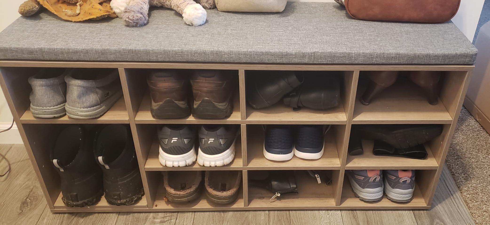 DINZI LVJ Shoe Storage Bench with Cushion, 16-Cubby Shoe Rack with Seat | 40.9