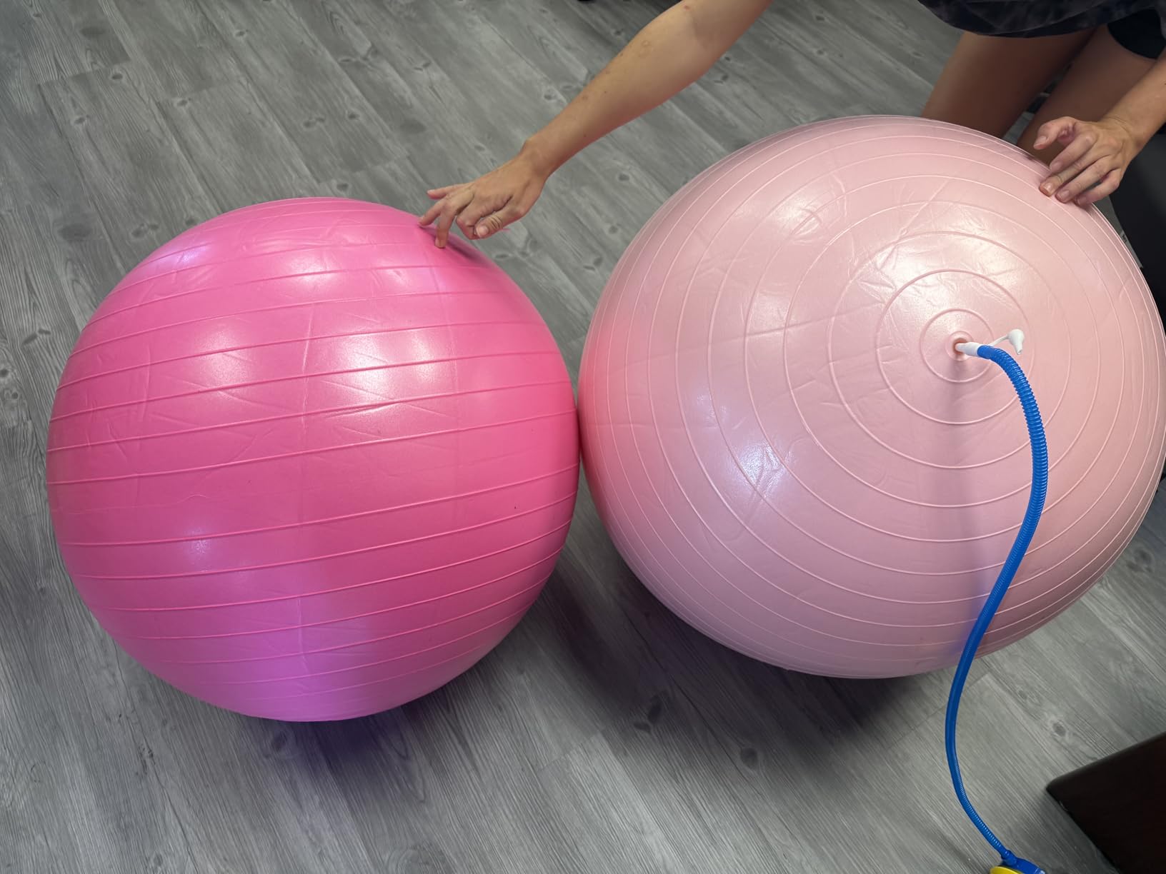 APEXUP Yoga Ball, 660 lbs Anti-Burst Exercise Ball with Pump, 5 Sizes | Anti-Burst, Anti-Slip, Strengthens Core, Improves Balance & Posture, Boosts Flexibility & Stability customer photo 2